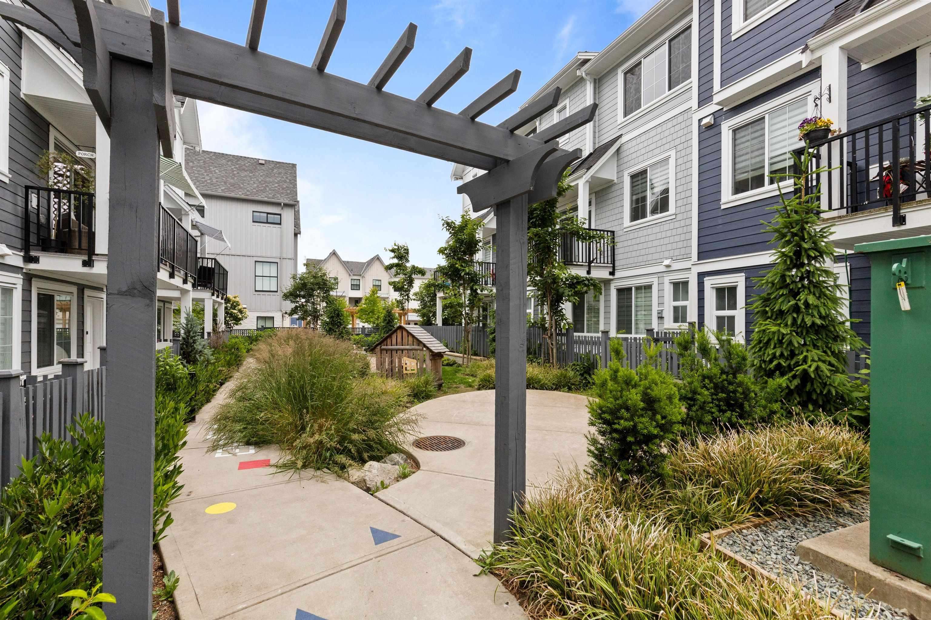 44 20321 80 AVENUE Unit: 44