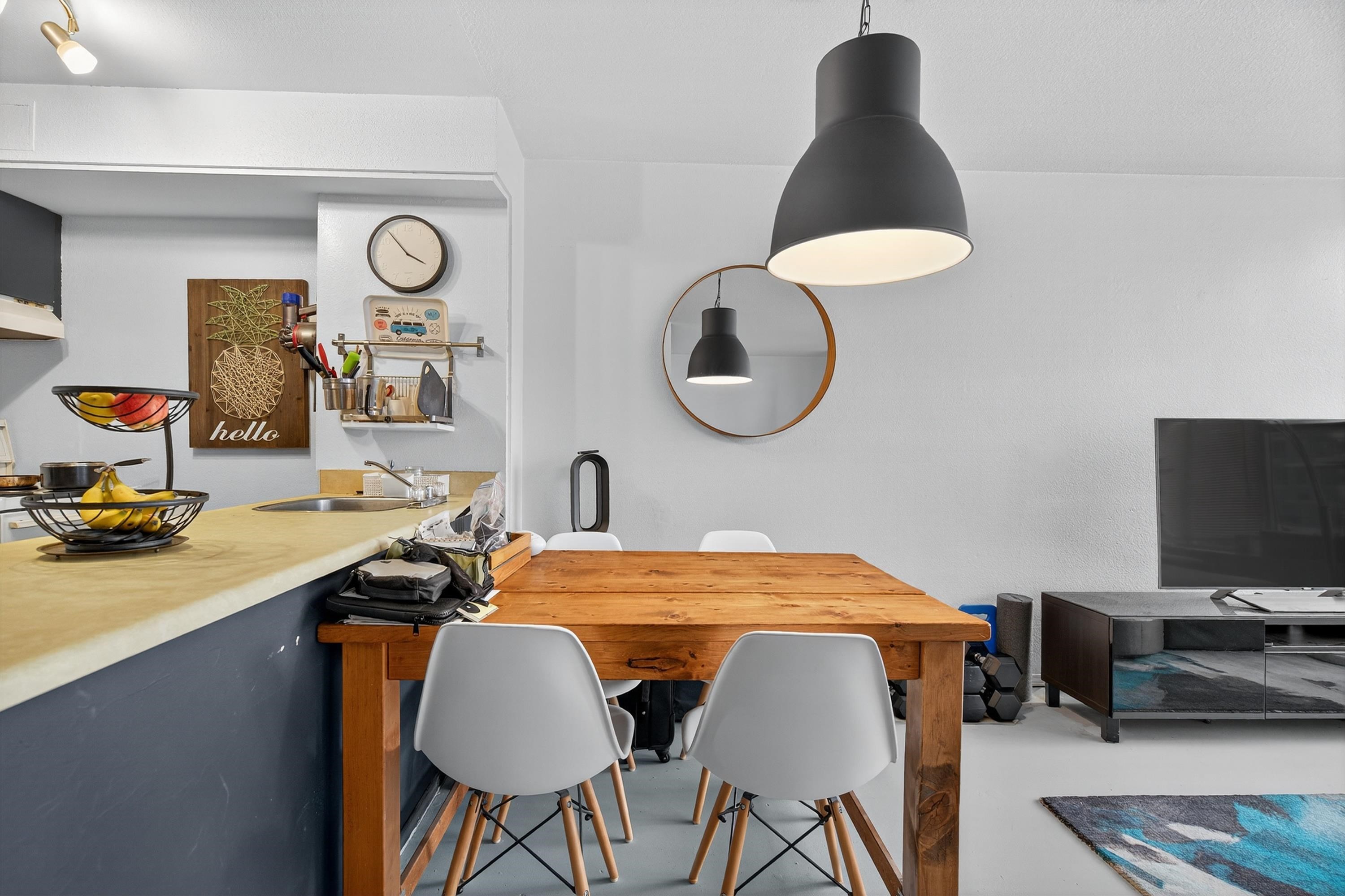 902 950 DRAKE STREET Unit: 902