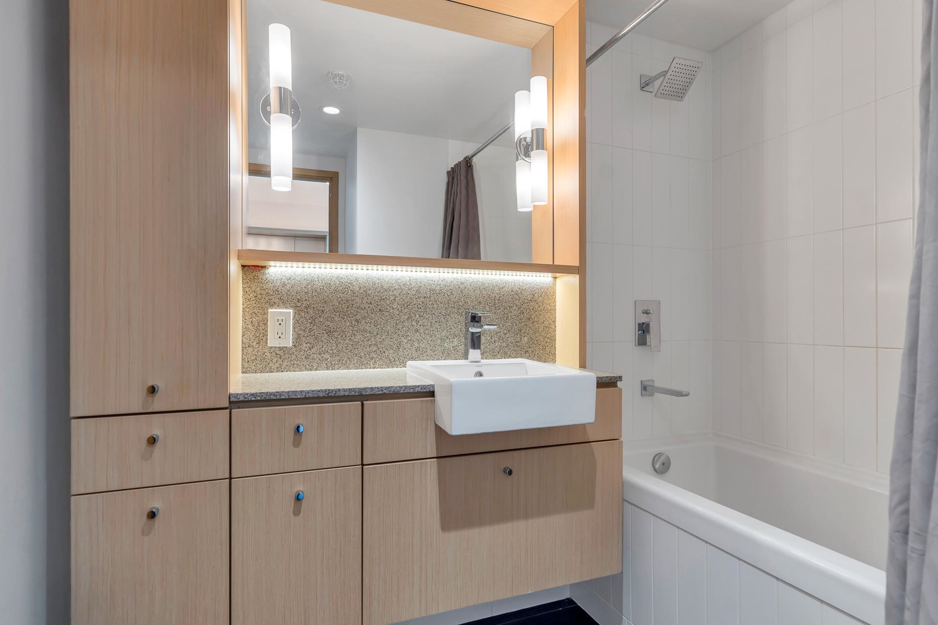 1607 13495 CENTRAL AVENUE Unit: 1607