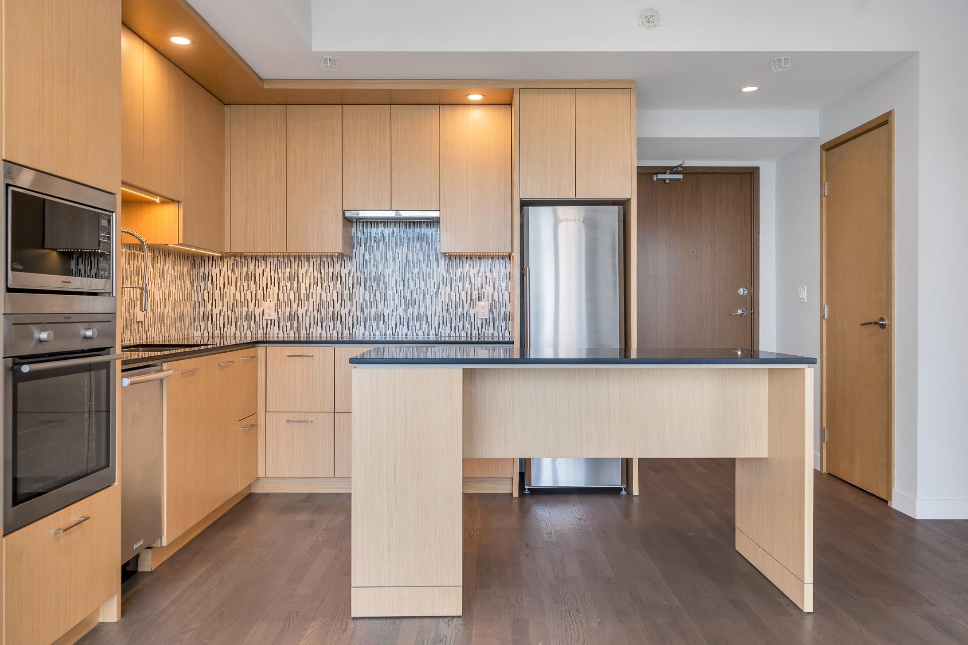 1607 13495 CENTRAL AVENUE Unit: 1607