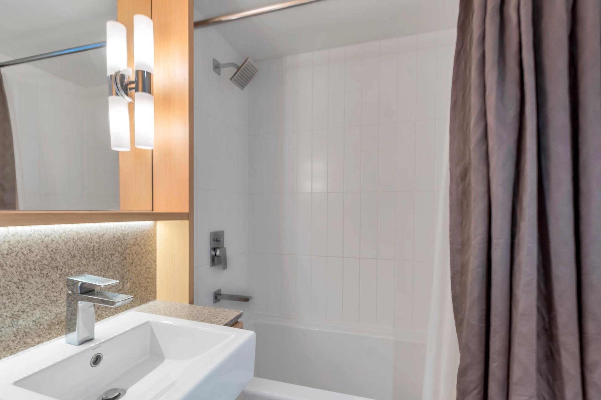 1607 13495 CENTRAL AVENUE Unit: 1607