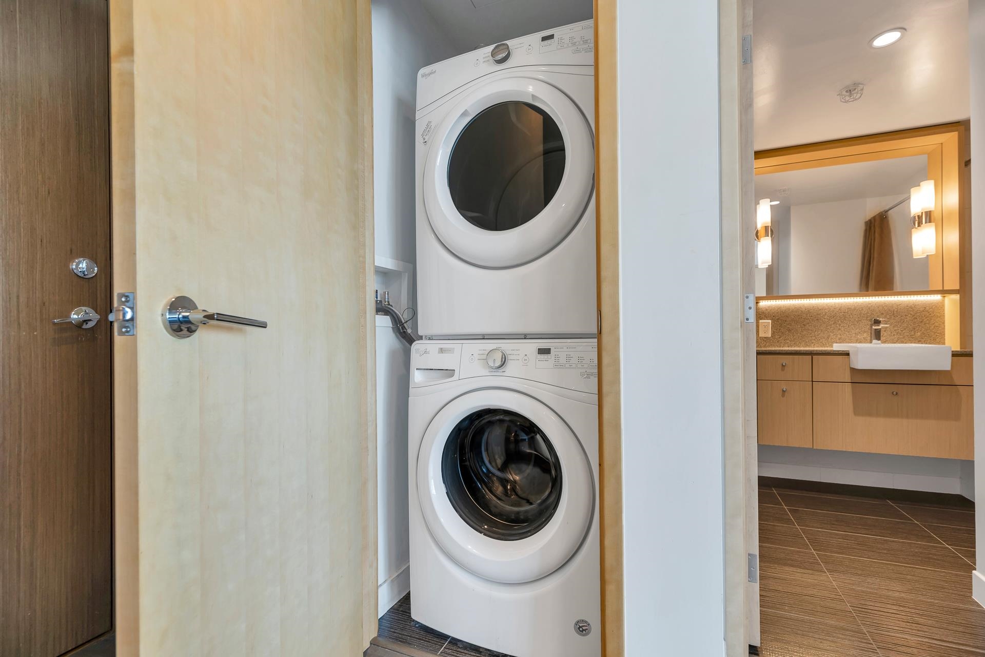 1607 13495 CENTRAL AVENUE Unit: 1607