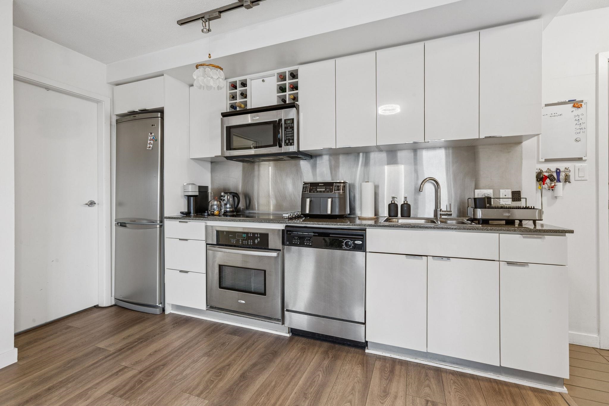 2810 233 ROBSON STREET Unit: 2810