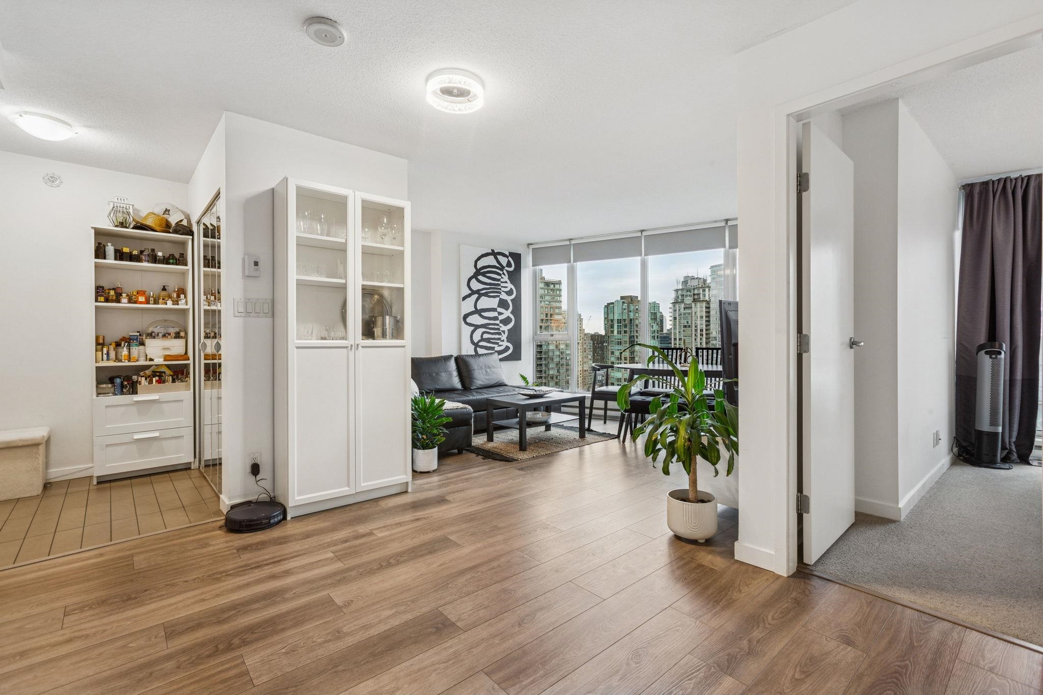 2810 233 ROBSON STREET Unit: 2810