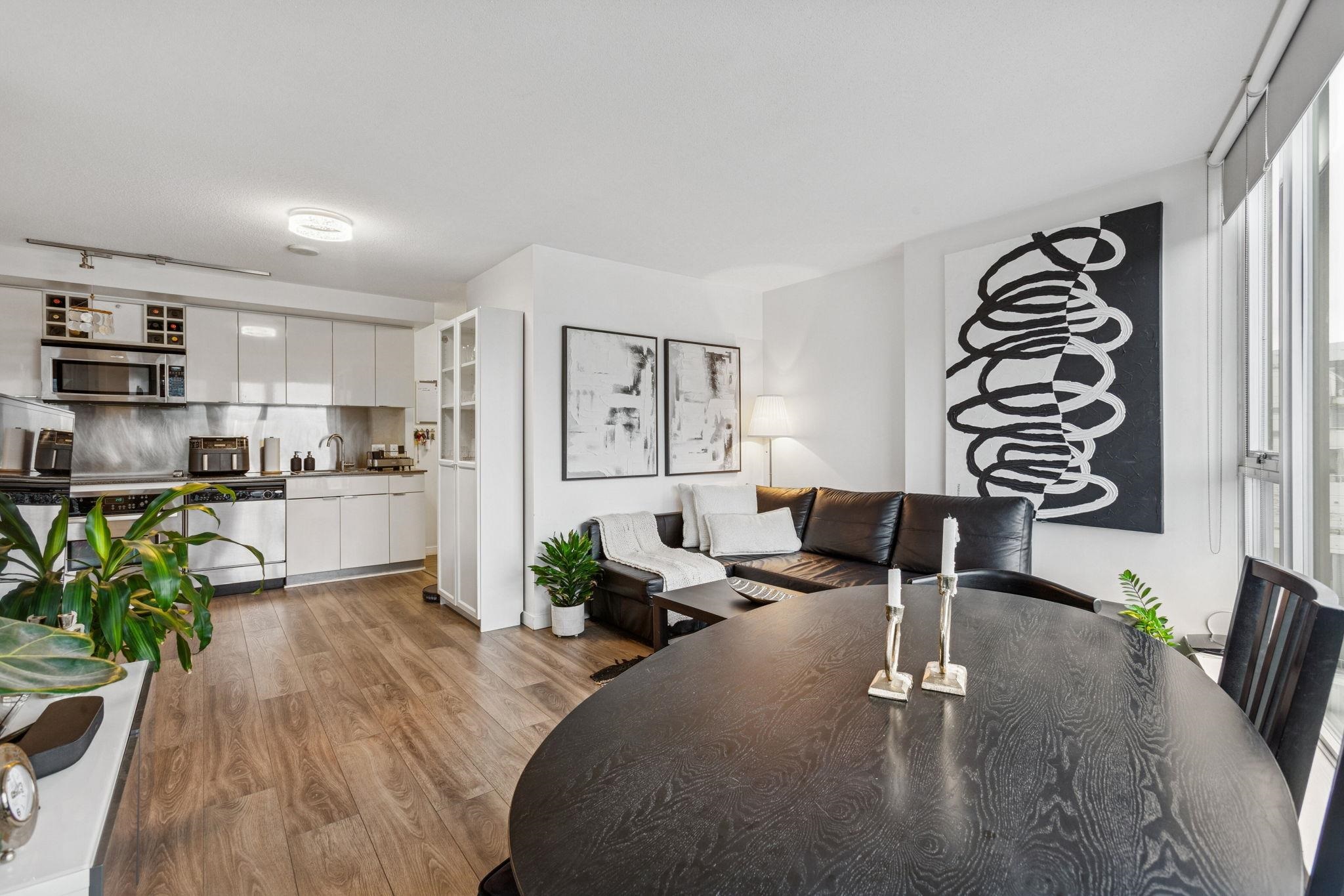 2810 233 ROBSON STREET Unit: 2810