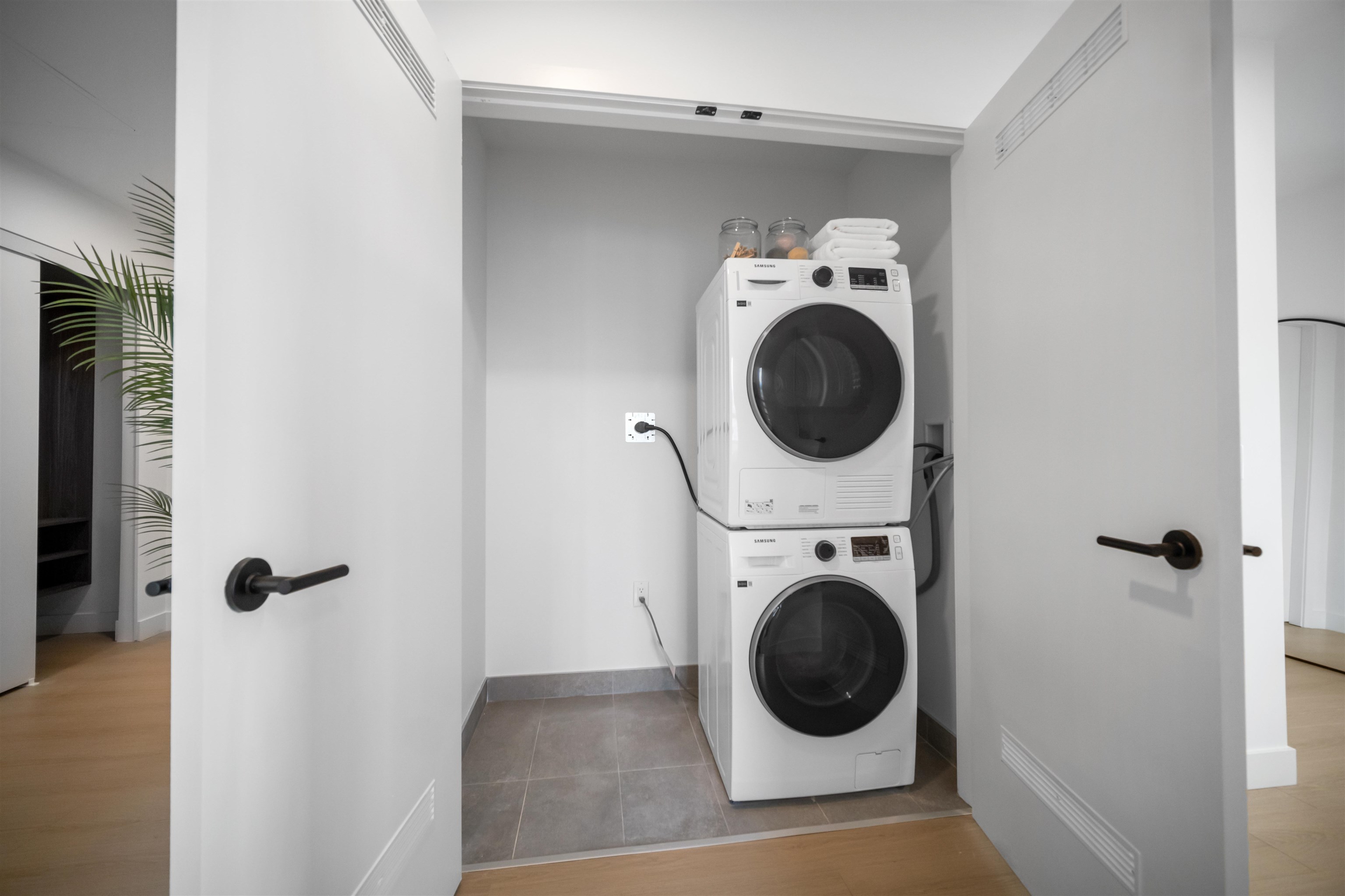 501 422 E 3RD STREET Unit: 501