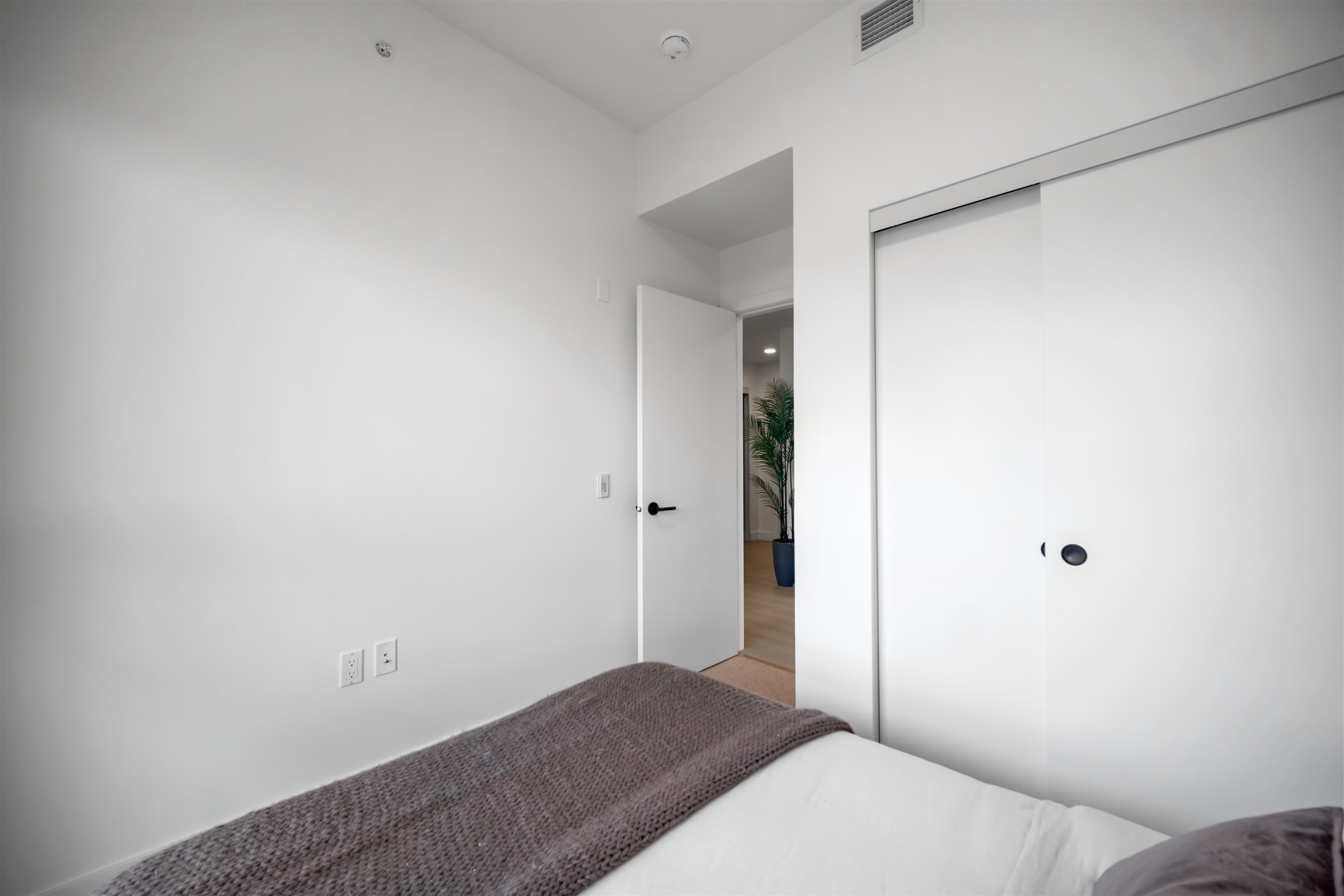 501 422 E 3RD STREET Unit: 501