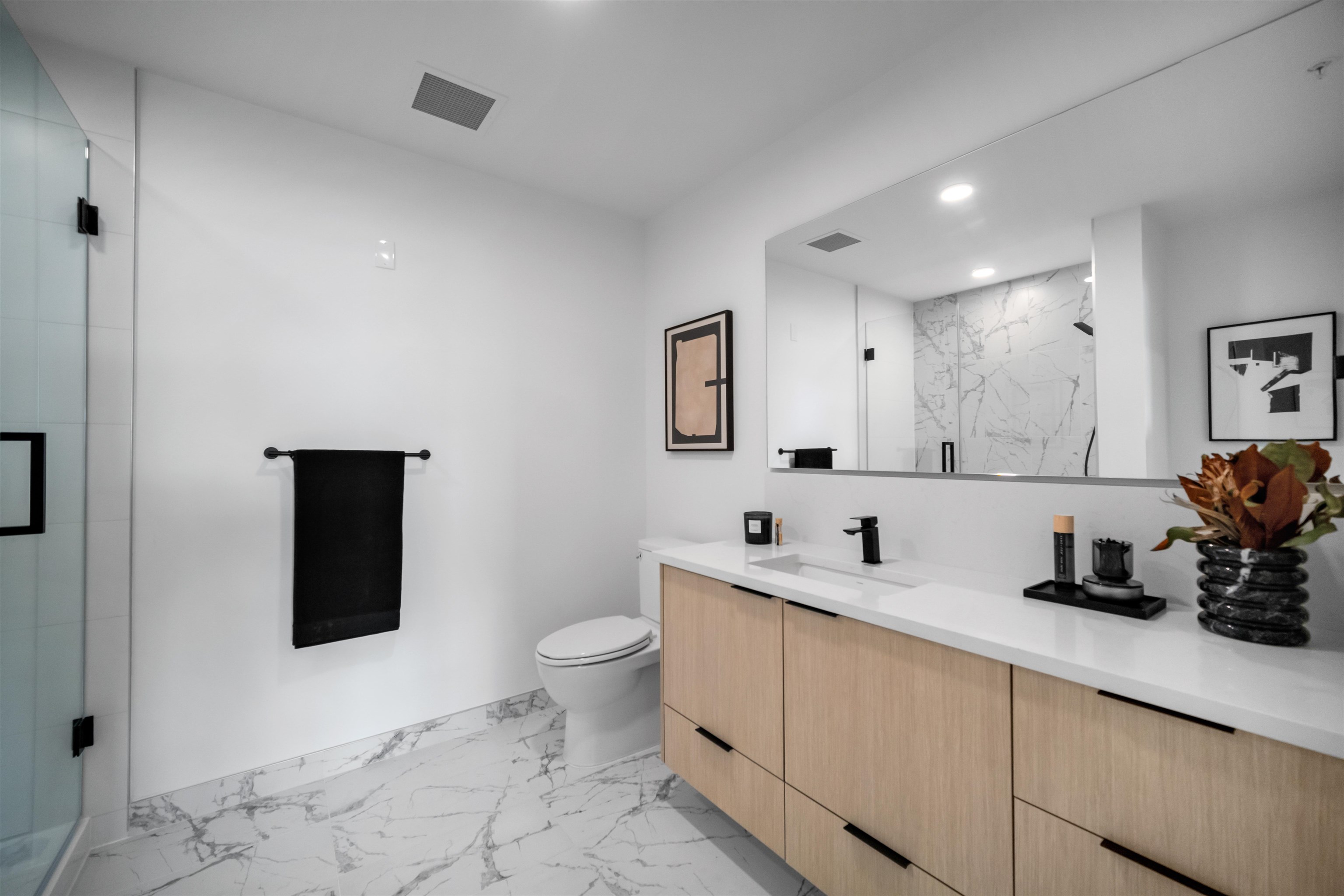 501 422 E 3RD STREET Unit: 501