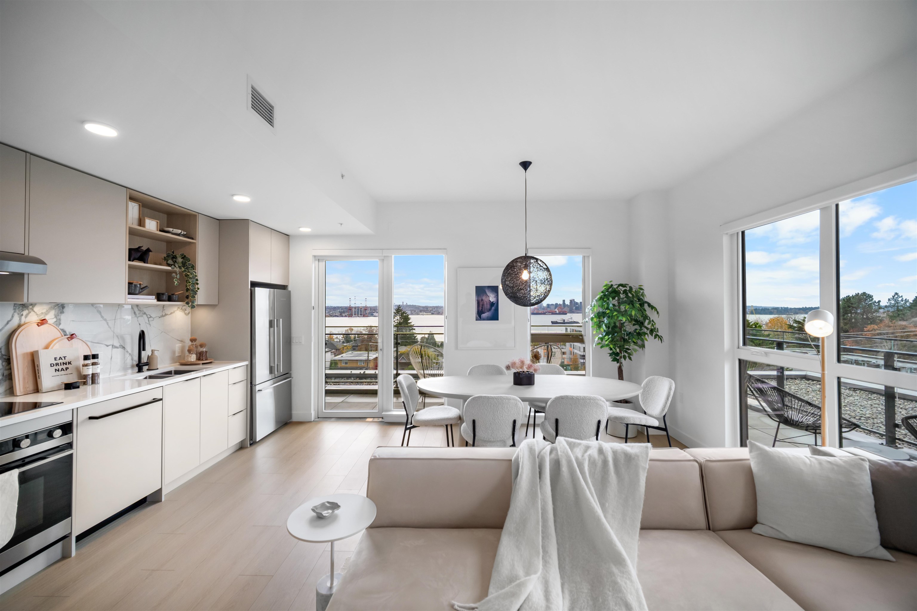 501 422 E 3RD STREET Unit: 501