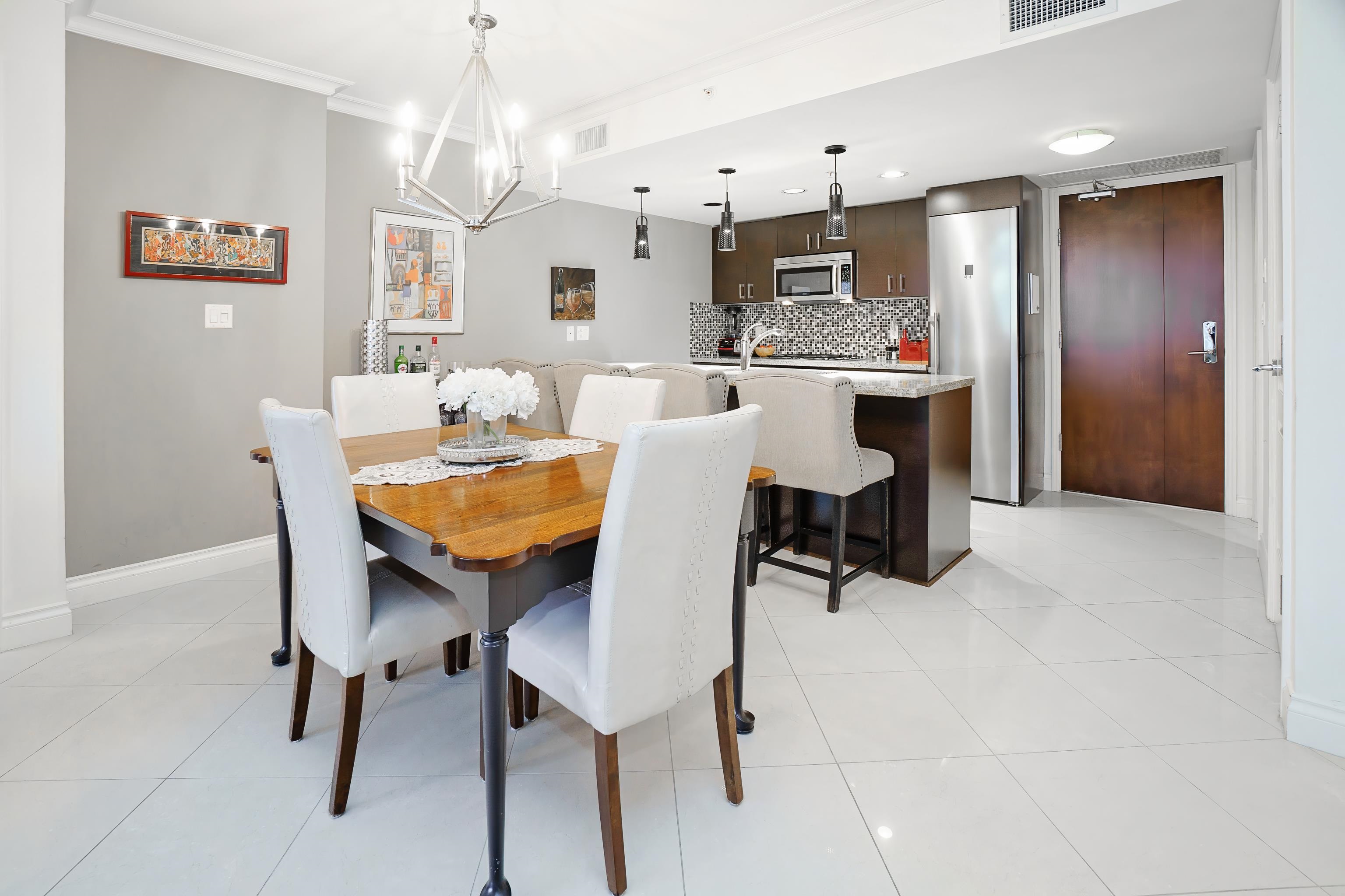 903 133 E ESPLANADE Unit: 903