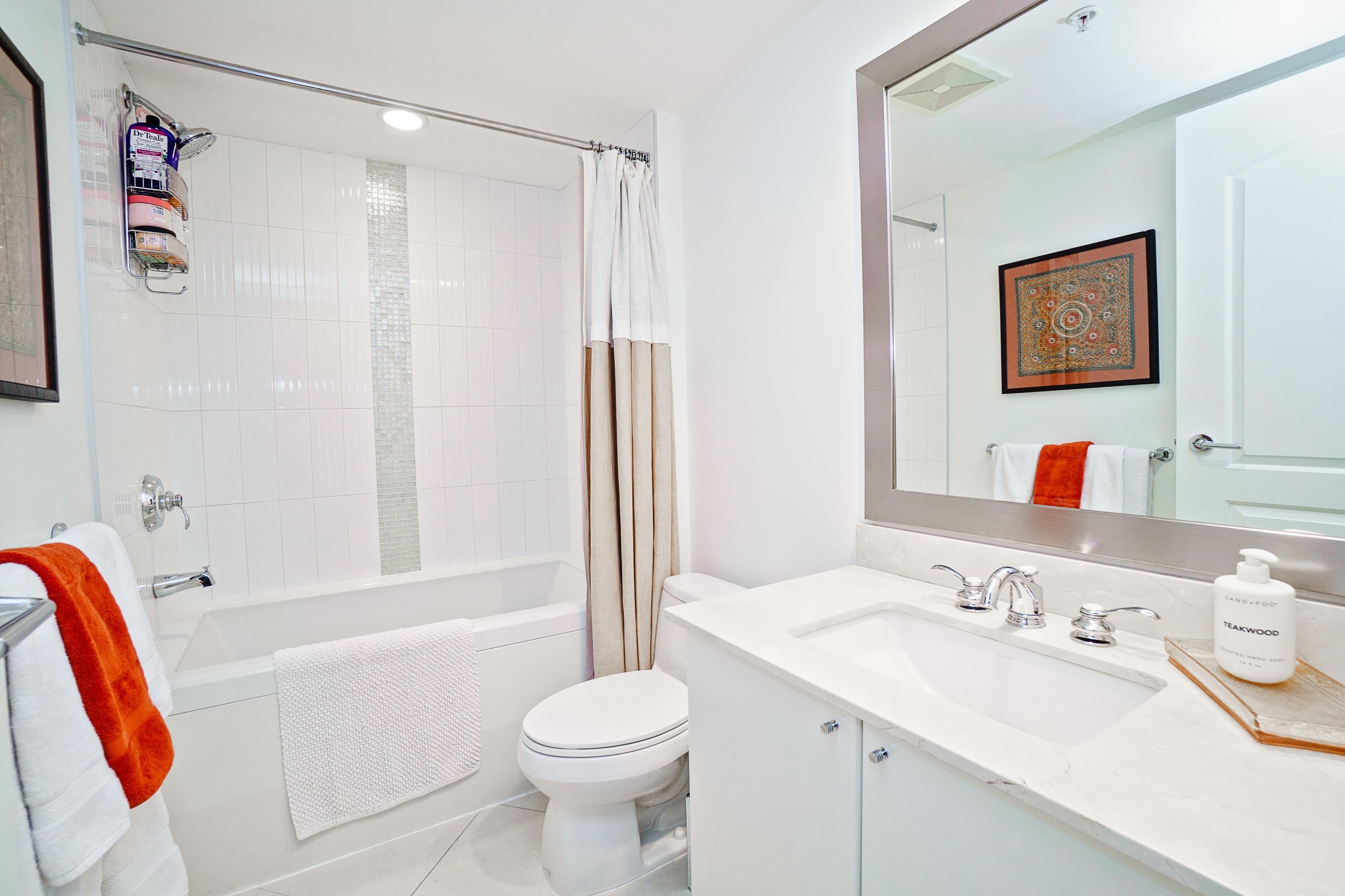 903 133 E ESPLANADE Unit: 903