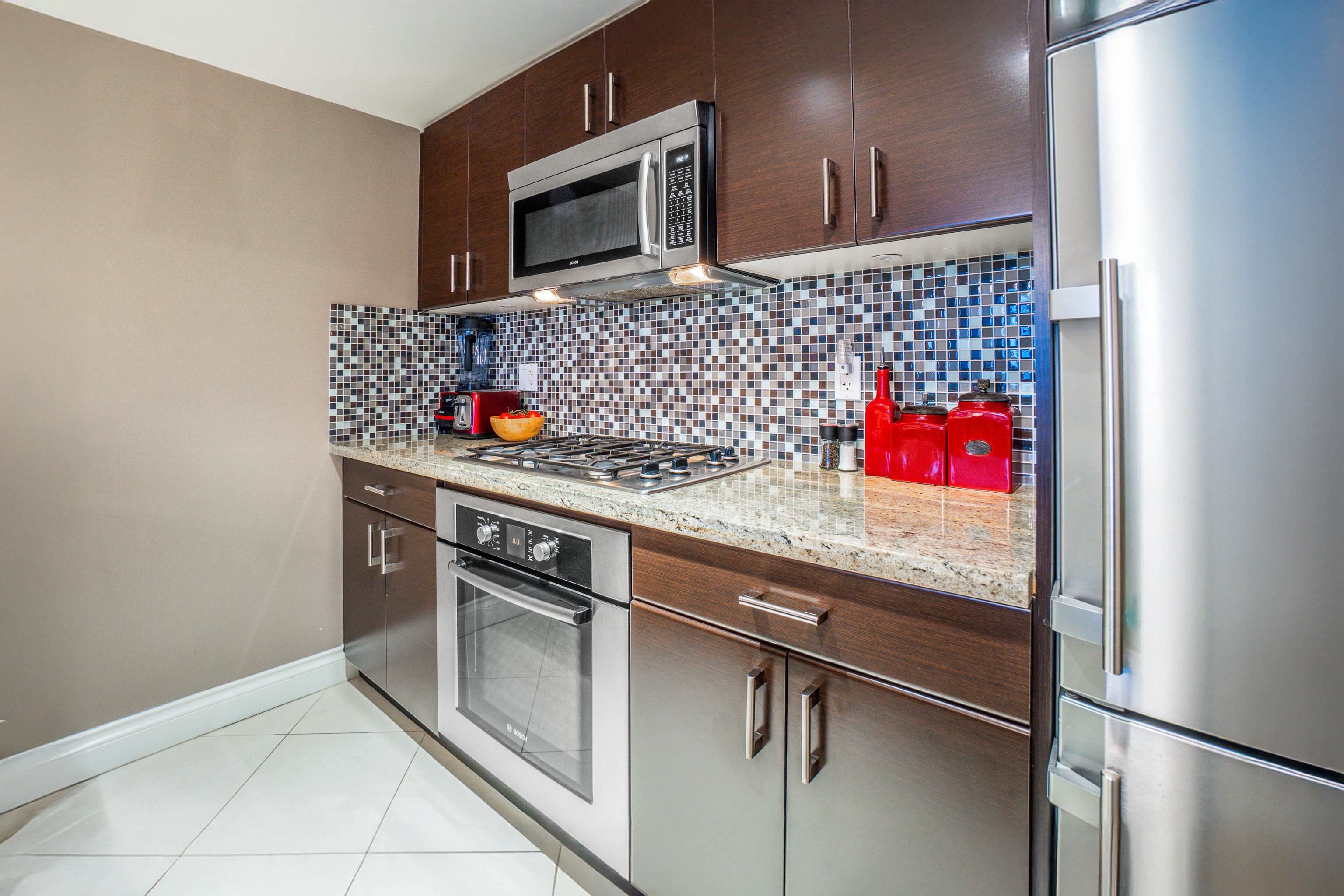 903 133 E ESPLANADE Unit: 903