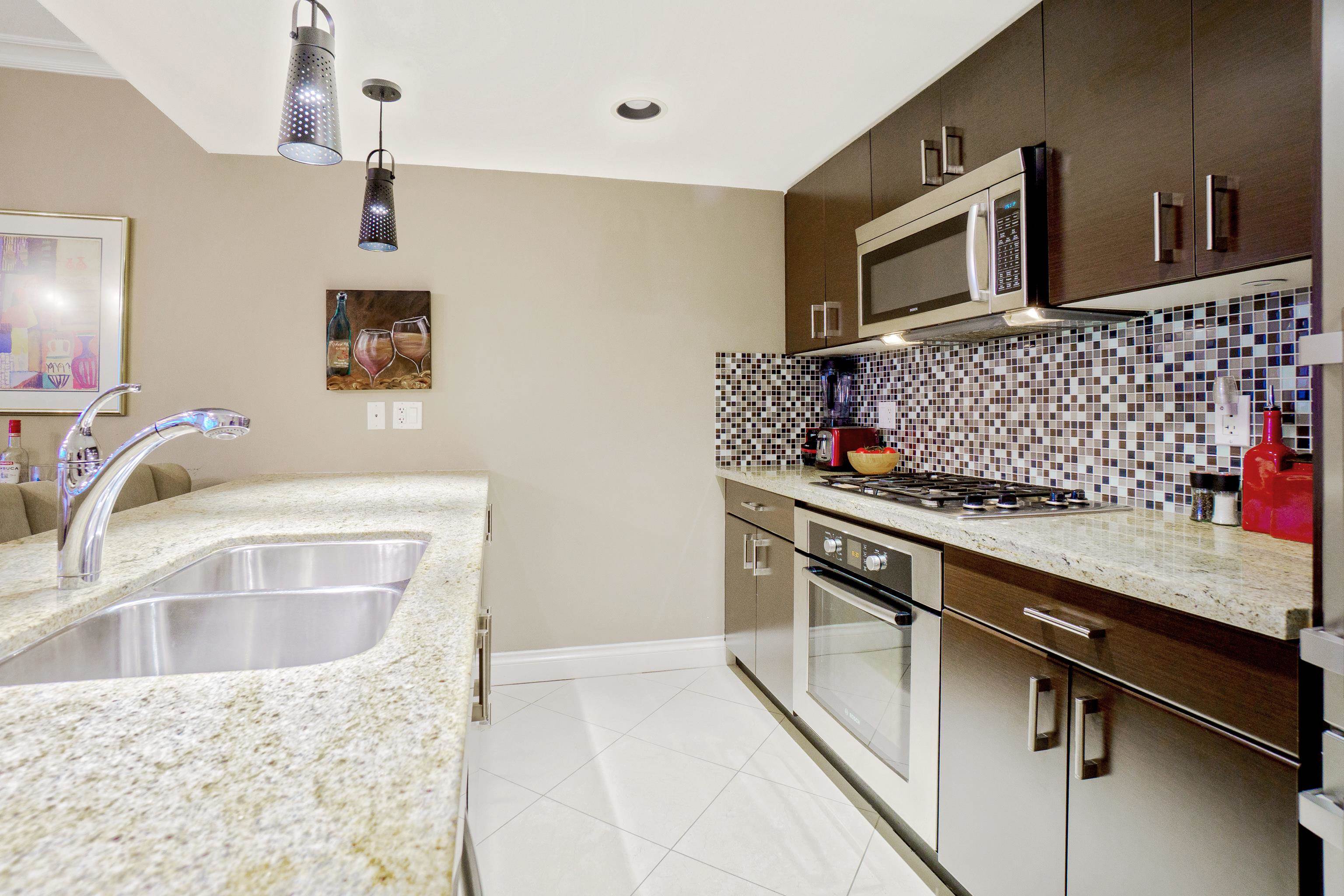 903 133 E ESPLANADE Unit: 903