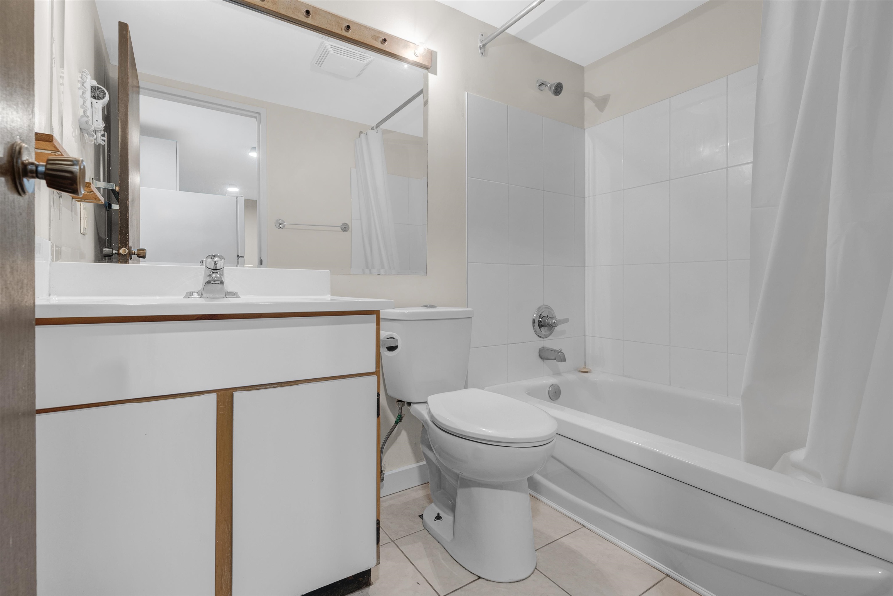 107 1121 HOWIE AVENUE Unit: 107