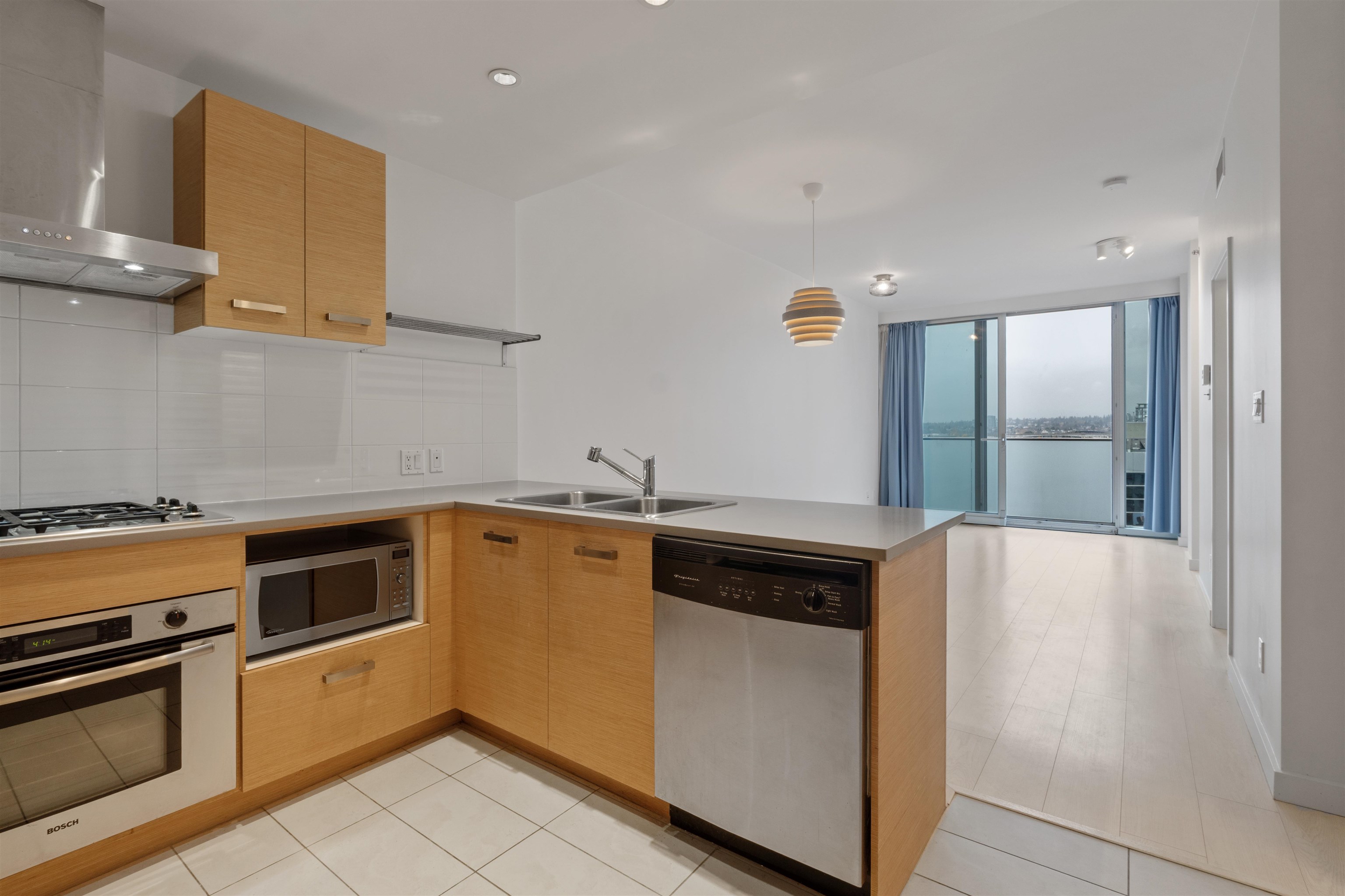 713 8080 CAMBIE ROAD Unit: 713