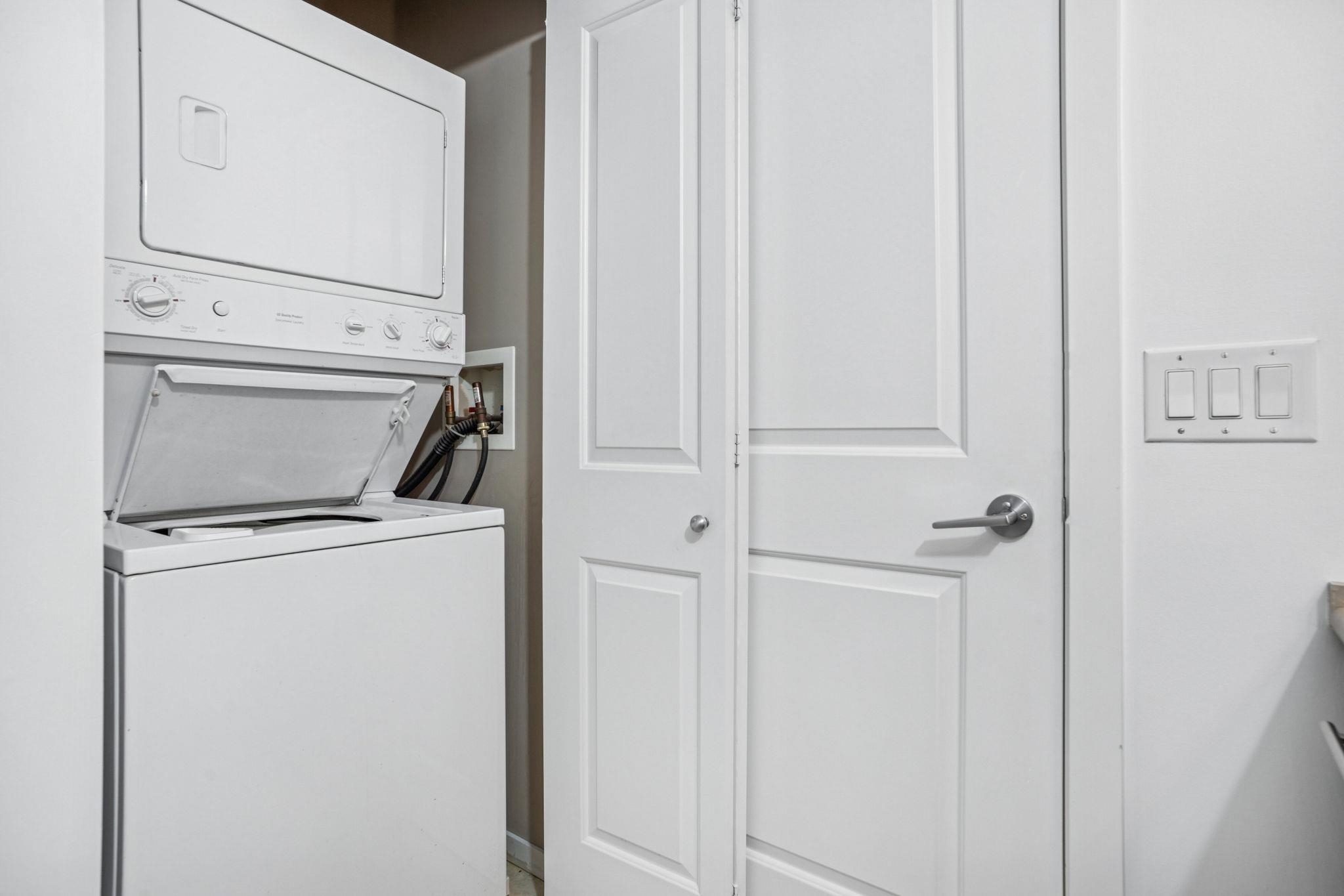 206 700 KLAHANIE DRIVE Unit: 206