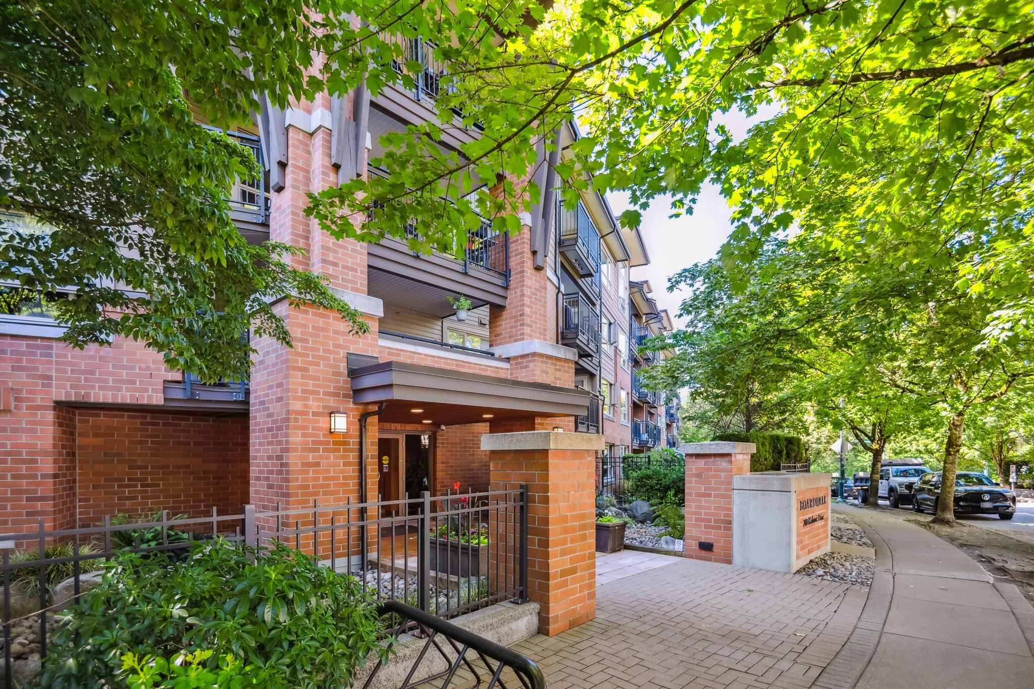 206 700 KLAHANIE DRIVE Unit: 206