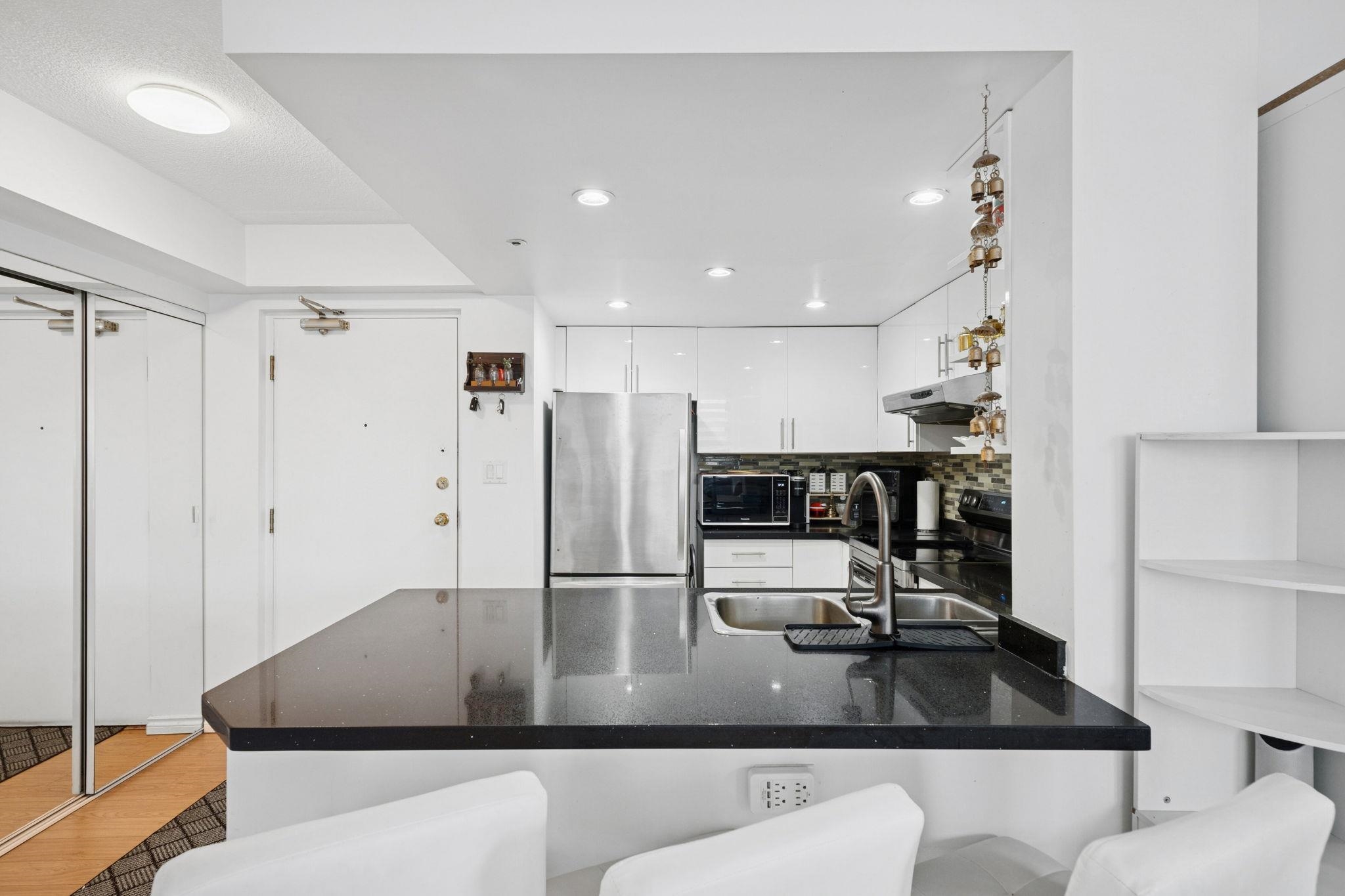1402 828 AGNES STREET Unit: 1402