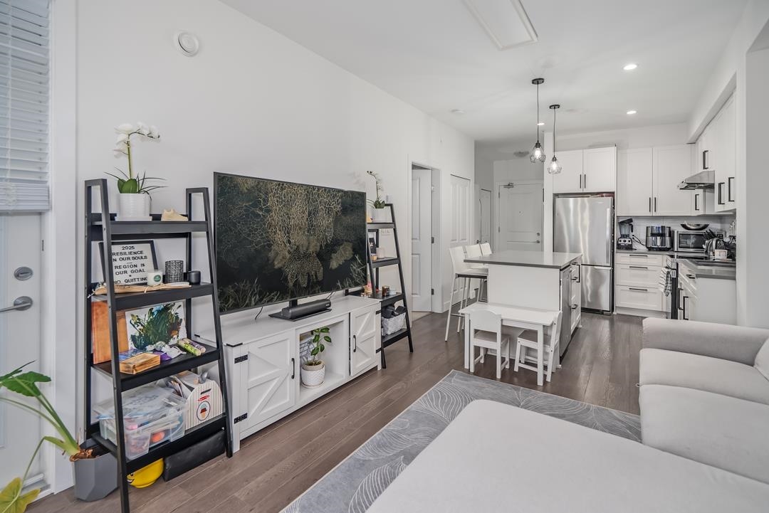 213 8360 DELSOM WAY Unit: 213