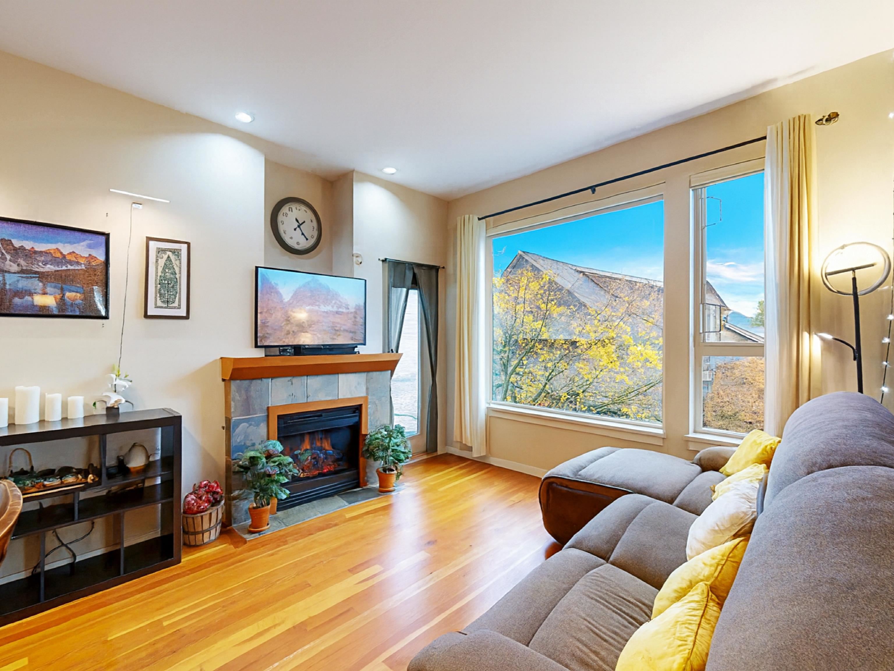 208 250 SALTER STREET Unit: 208