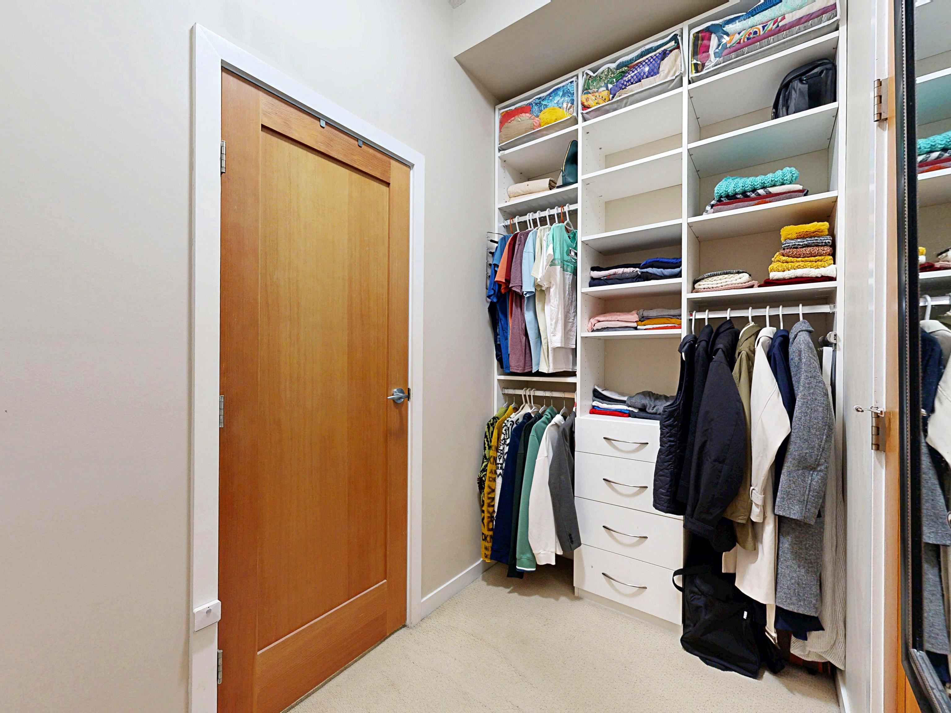 208 250 SALTER STREET Unit: 208