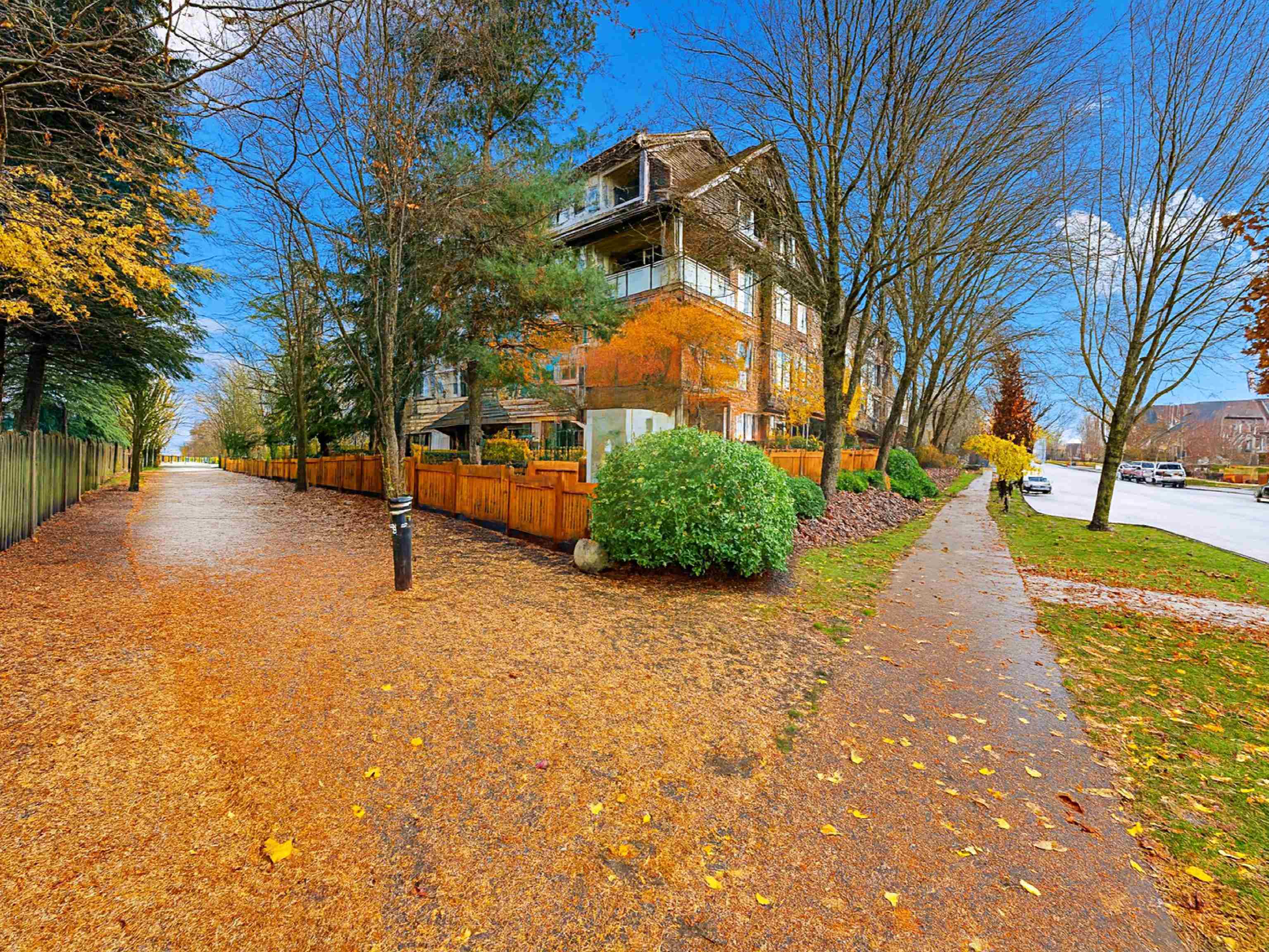 208 250 SALTER STREET Unit: 208