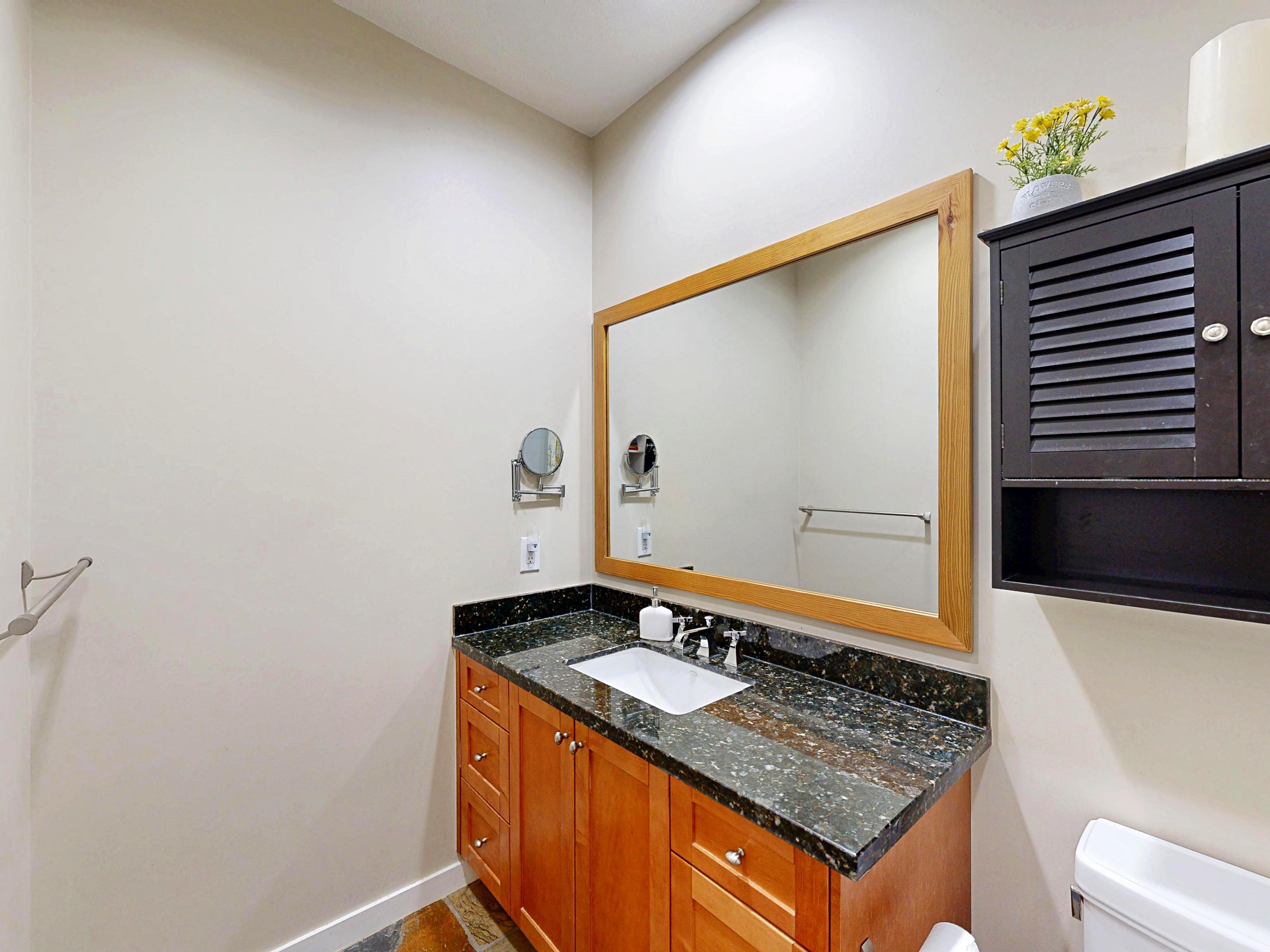 208 250 SALTER STREET Unit: 208