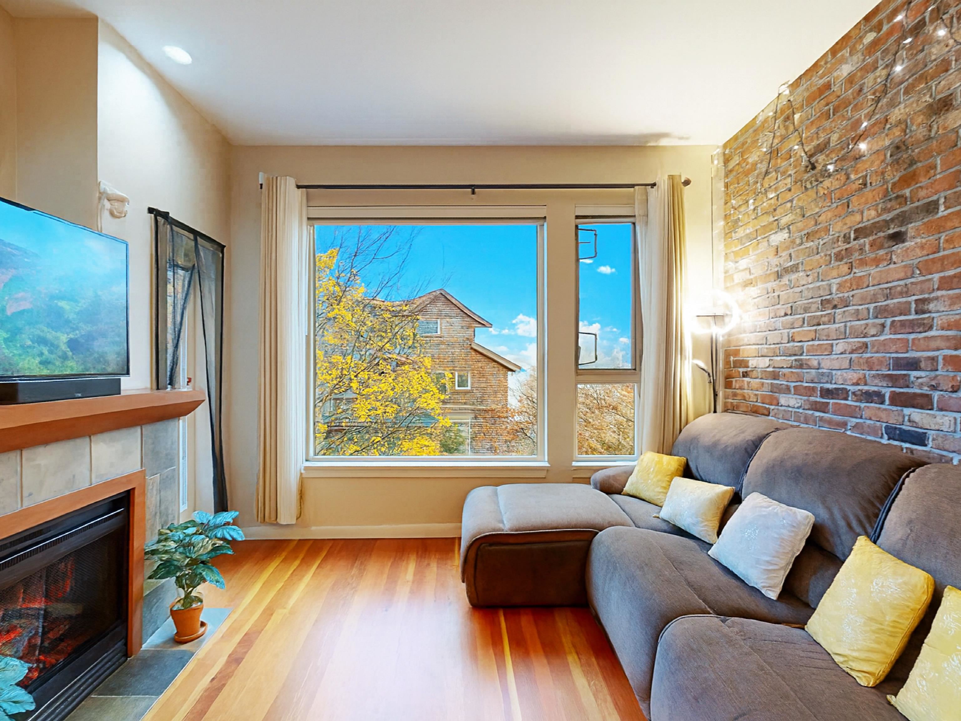 208 250 SALTER STREET Unit: 208