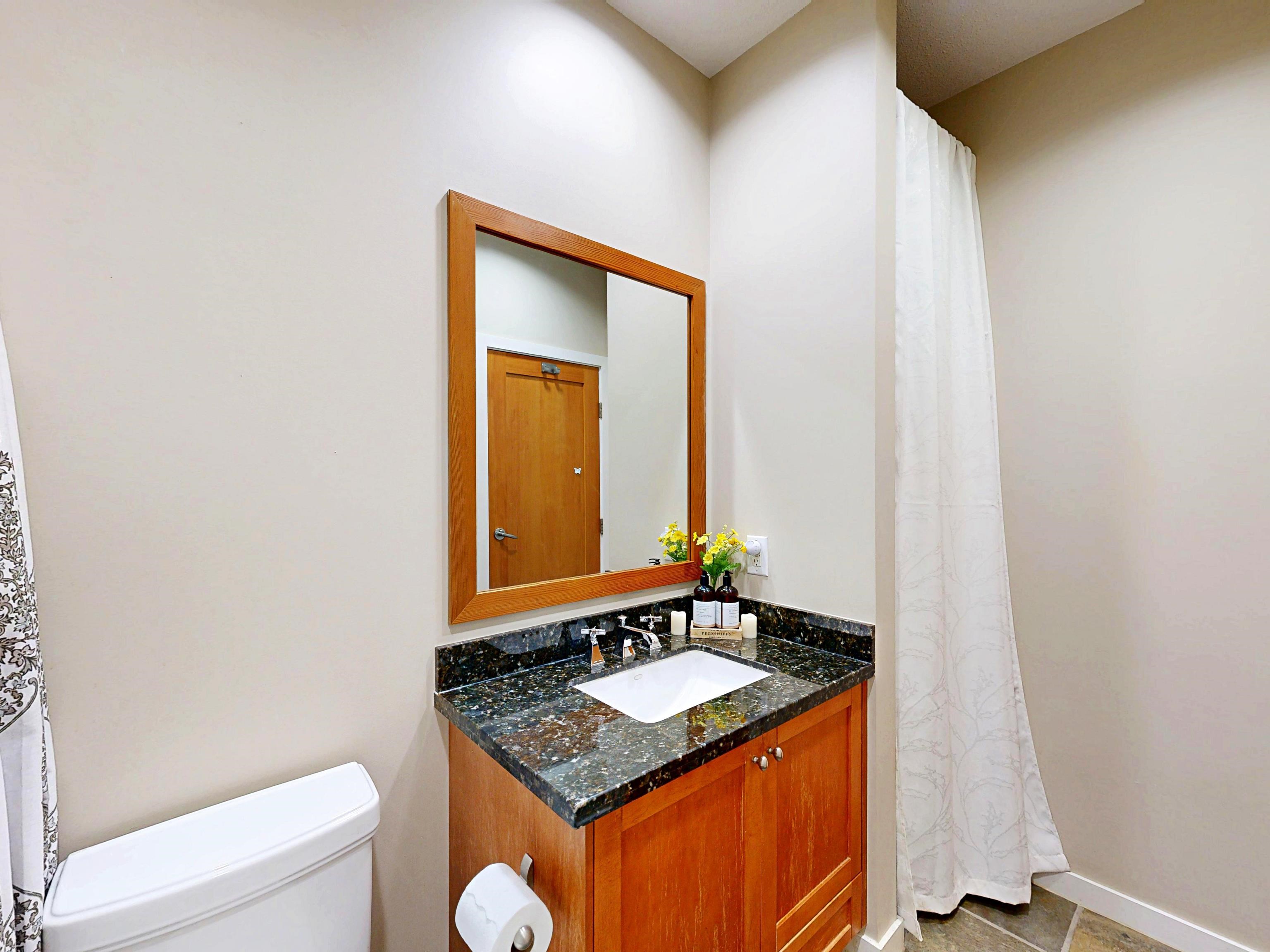 208 250 SALTER STREET Unit: 208