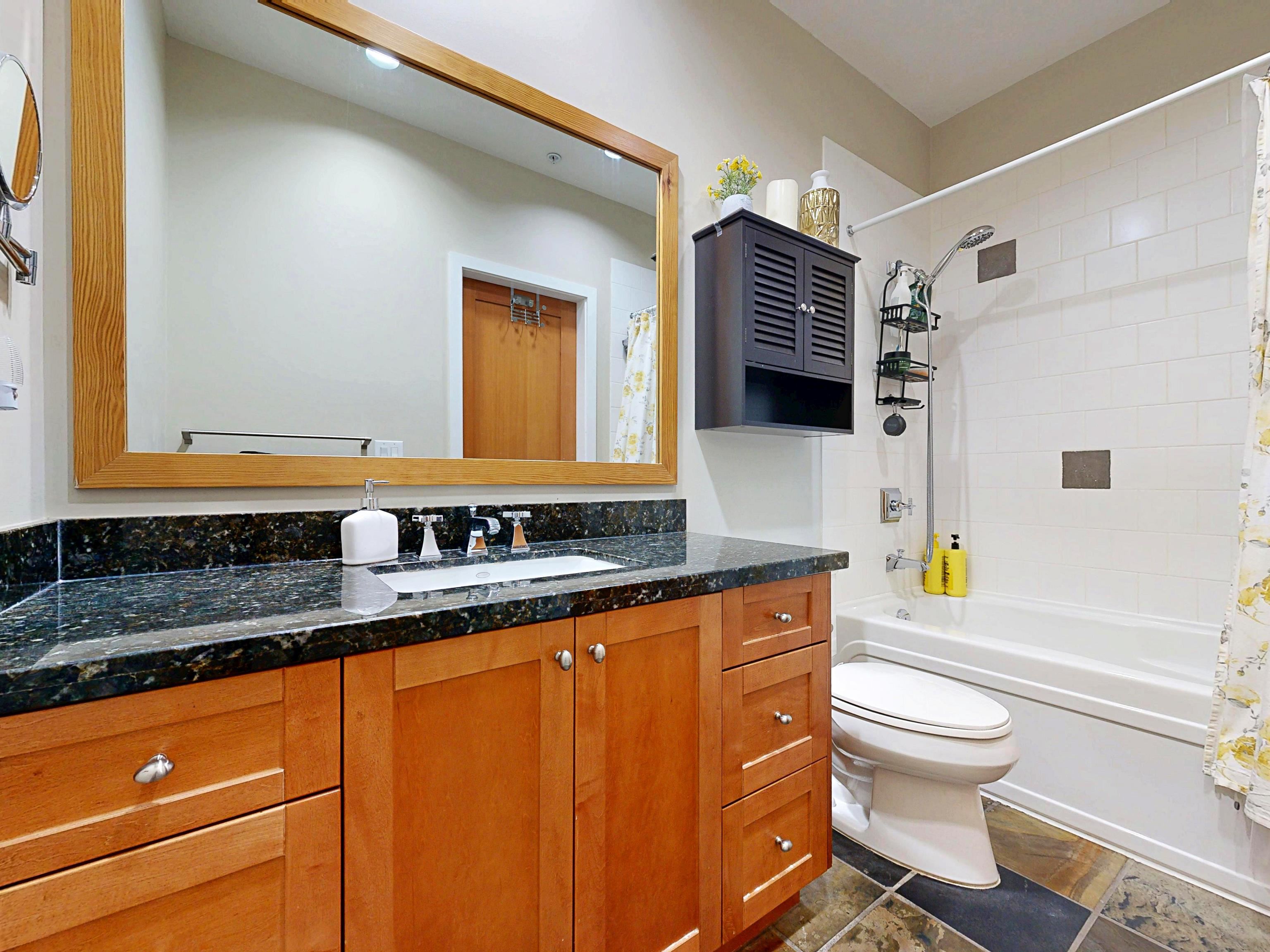 208 250 SALTER STREET Unit: 208