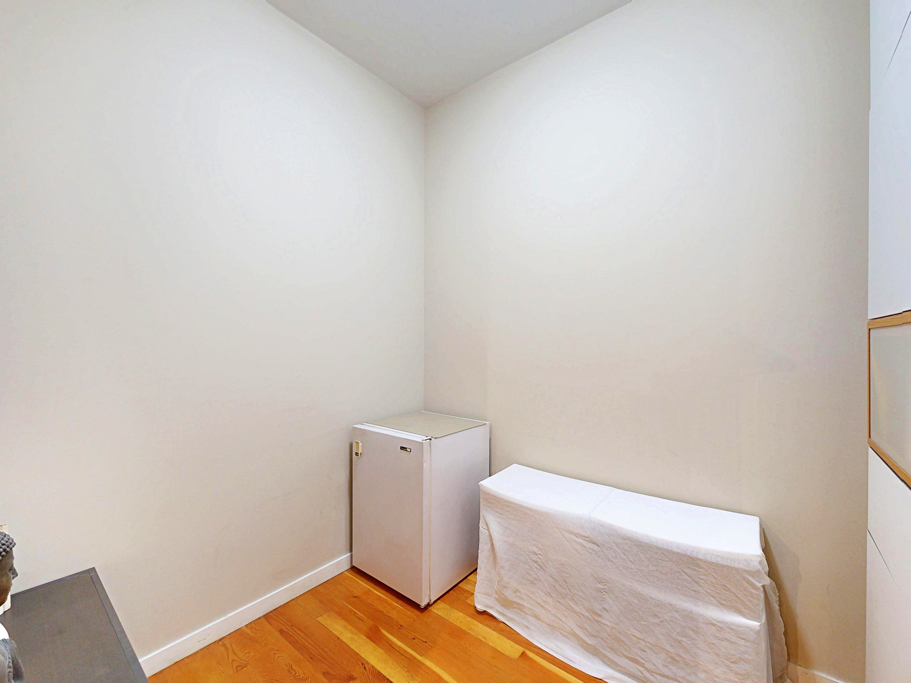 208 250 SALTER STREET Unit: 208