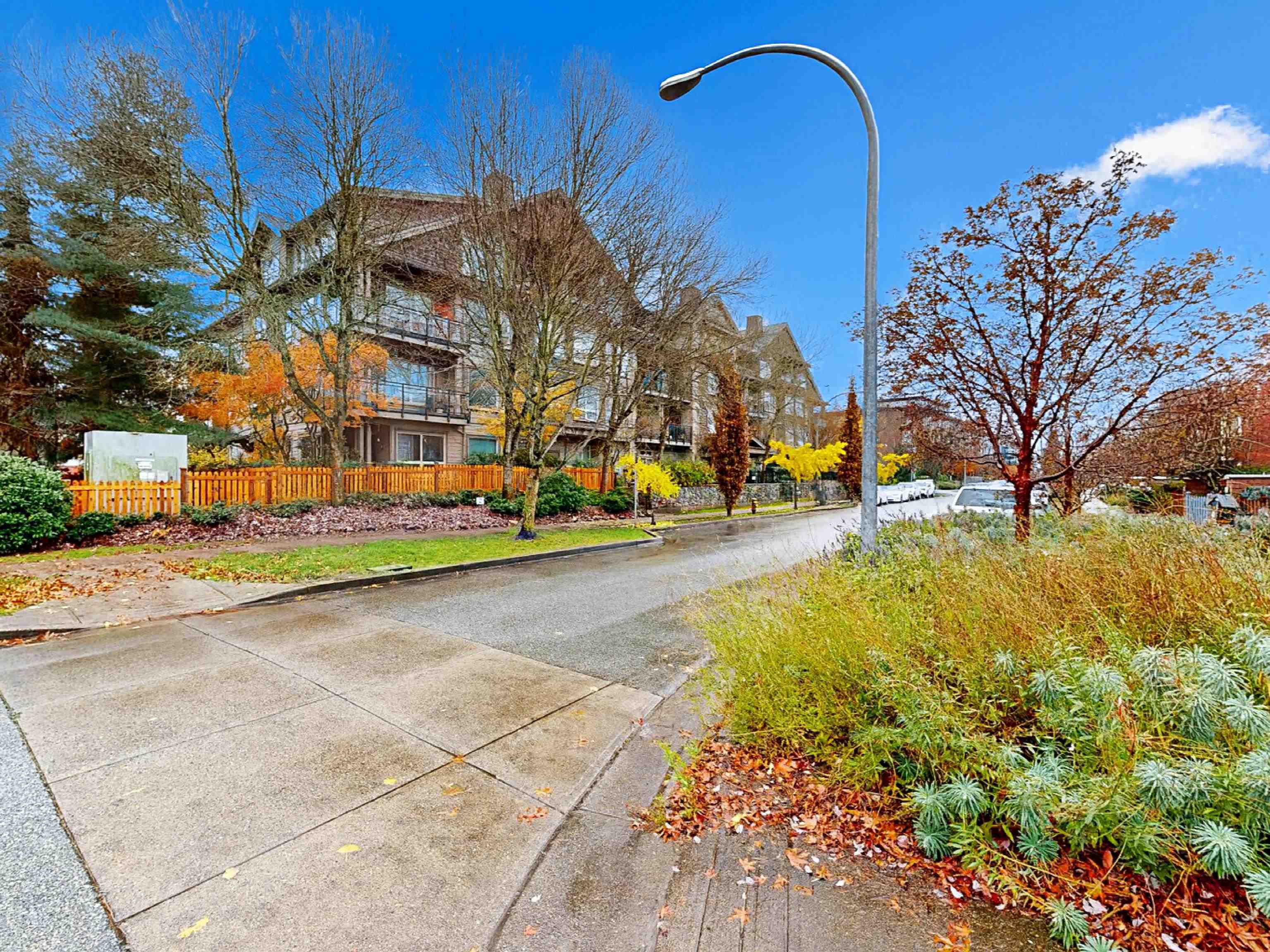 208 250 SALTER STREET Unit: 208