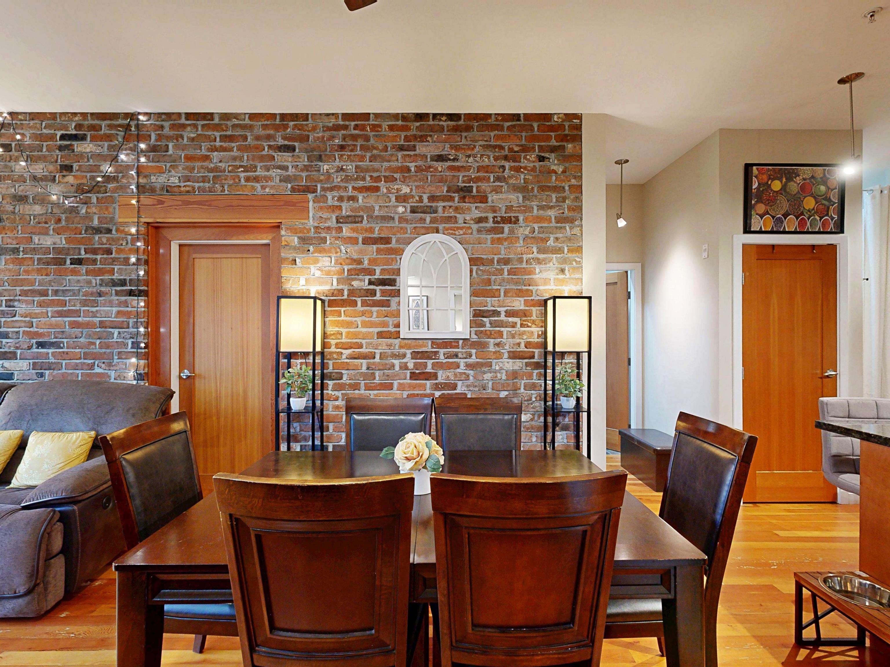 208 250 SALTER STREET Unit: 208