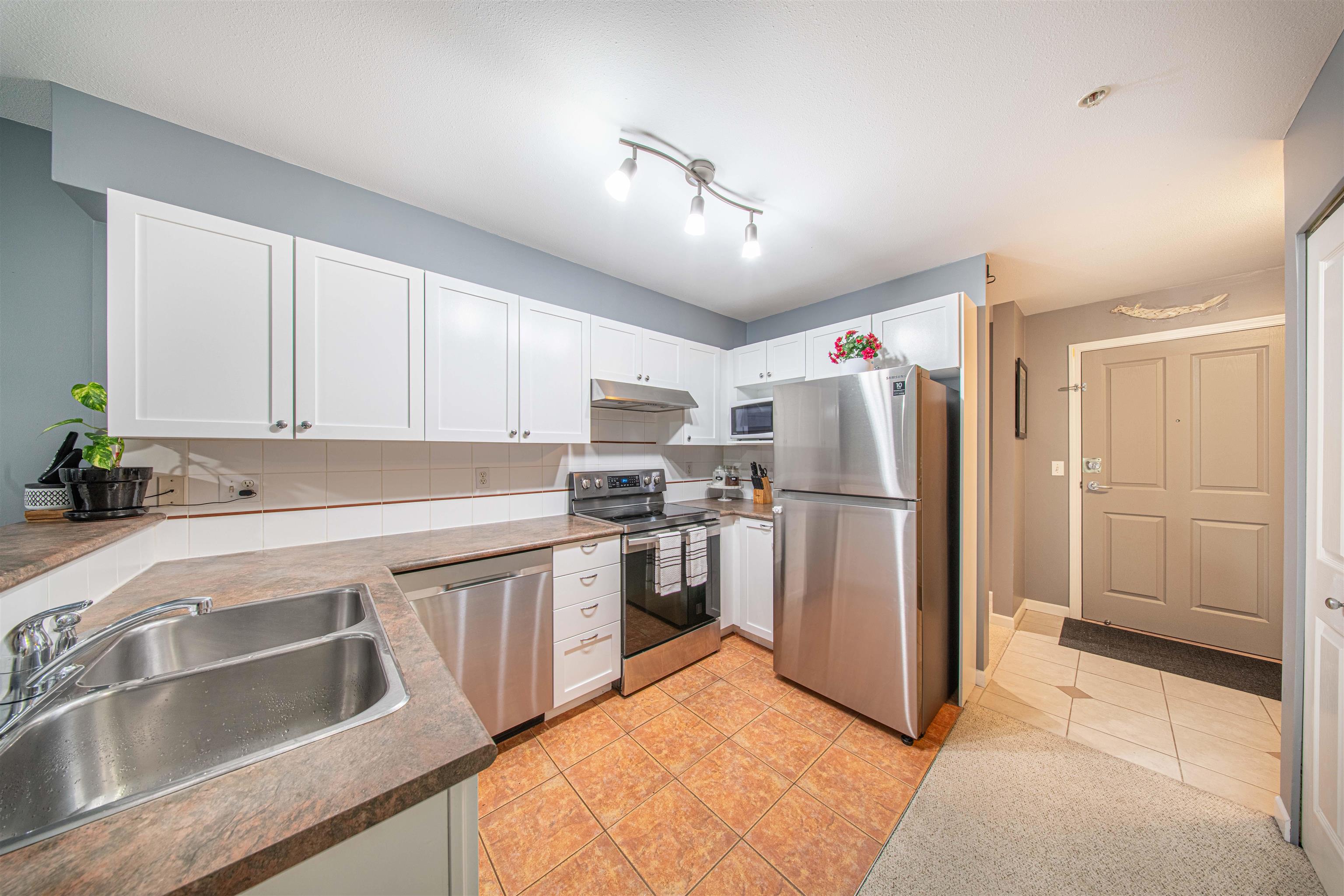 208 5355 BOUNDARY ROAD Unit: 208