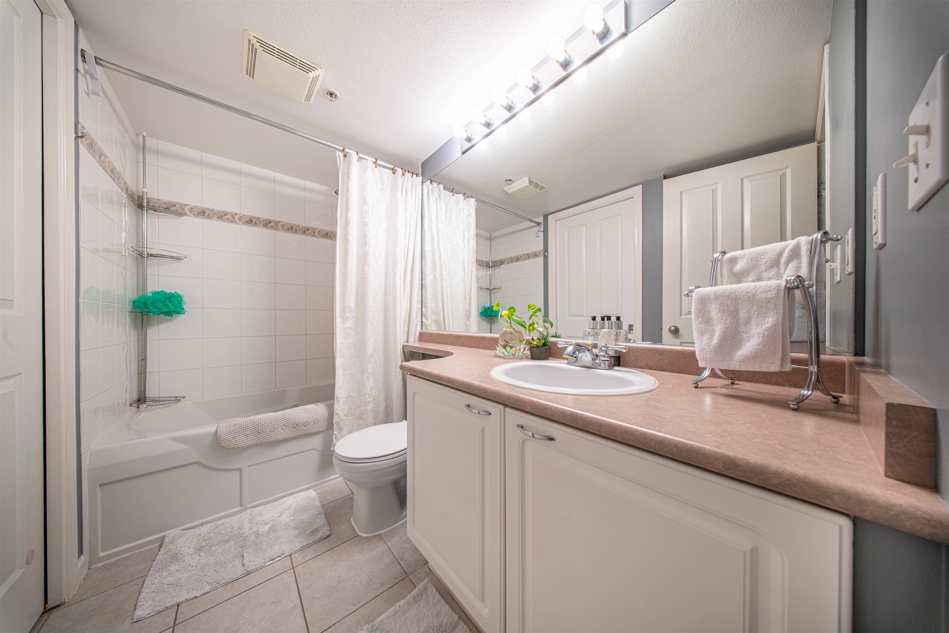 208 5355 BOUNDARY ROAD Unit: 208