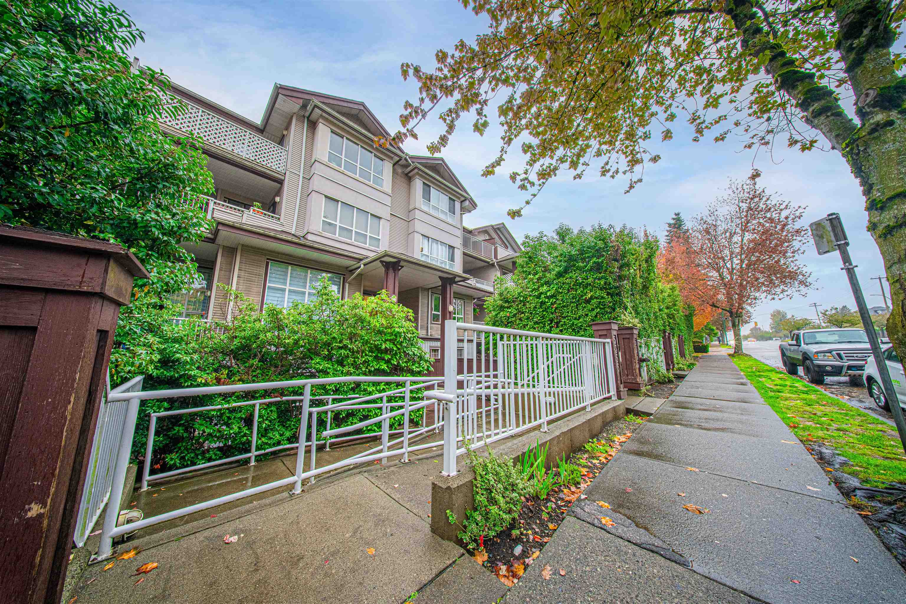 208 5355 BOUNDARY ROAD Unit: 208