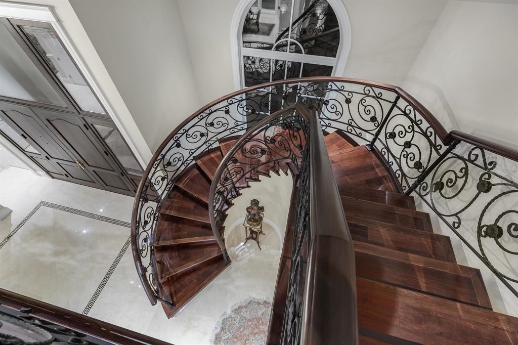 1367 CHARTWELL DRIVE