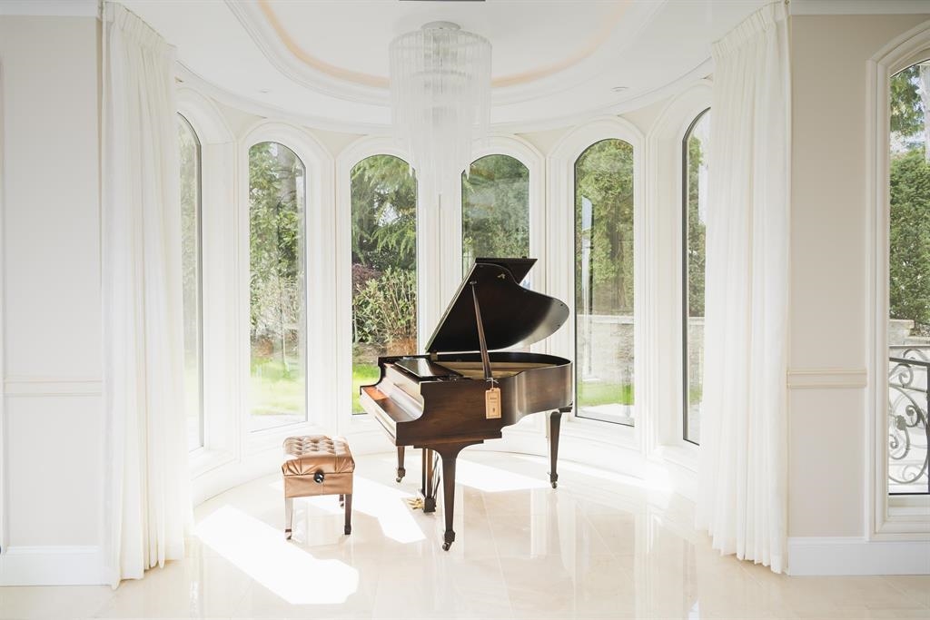 1367 CHARTWELL DRIVE