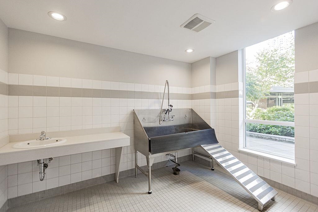 803 3100 WINDSOR GATE Unit: 803