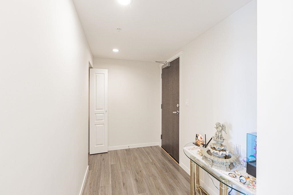 803 3100 WINDSOR GATE Unit: 803