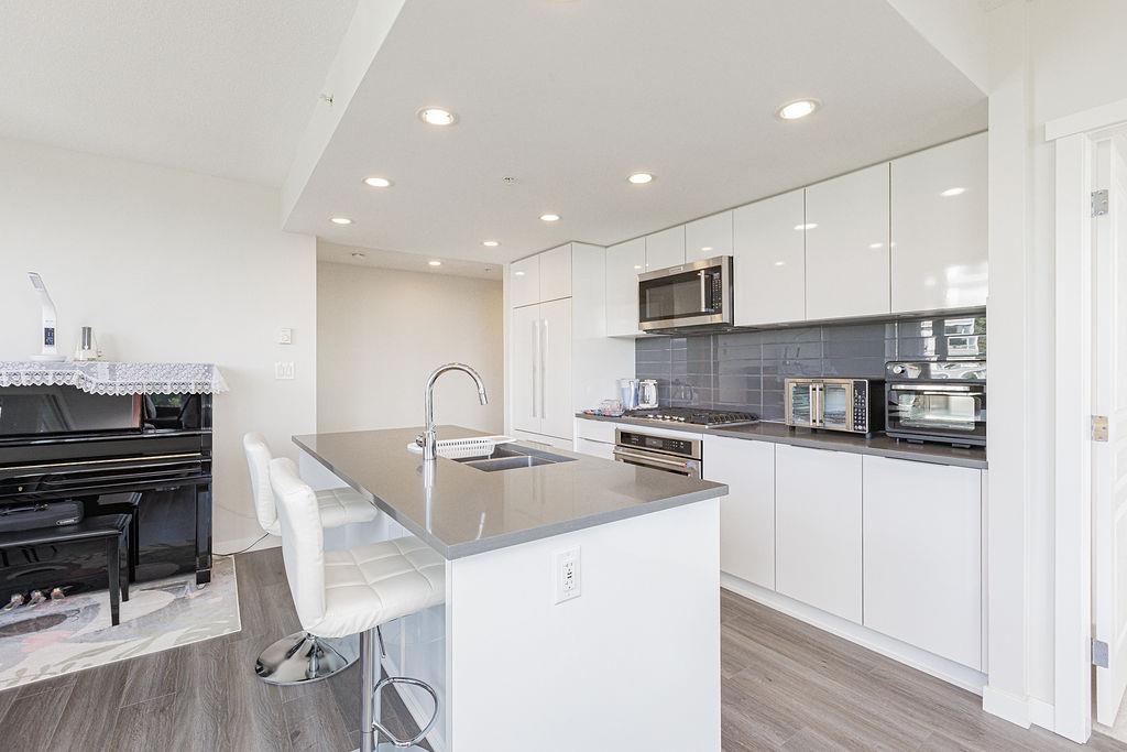 803 3100 WINDSOR GATE Unit: 803