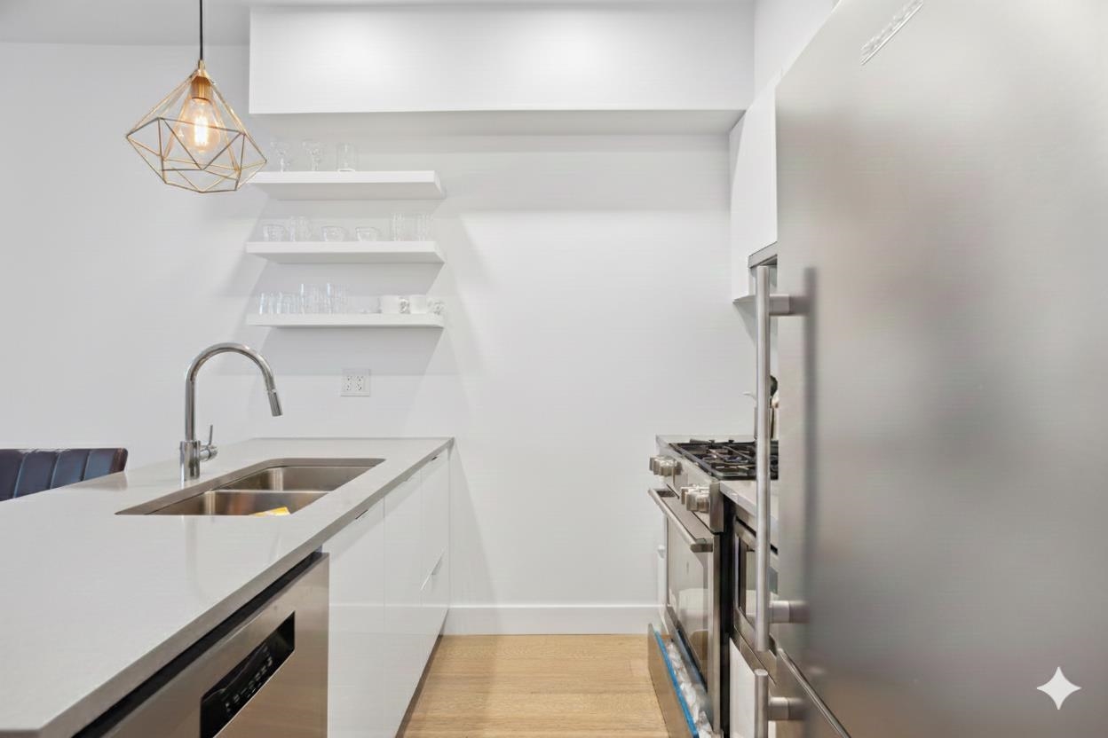 407 2666 DUKE STREET Unit: 407