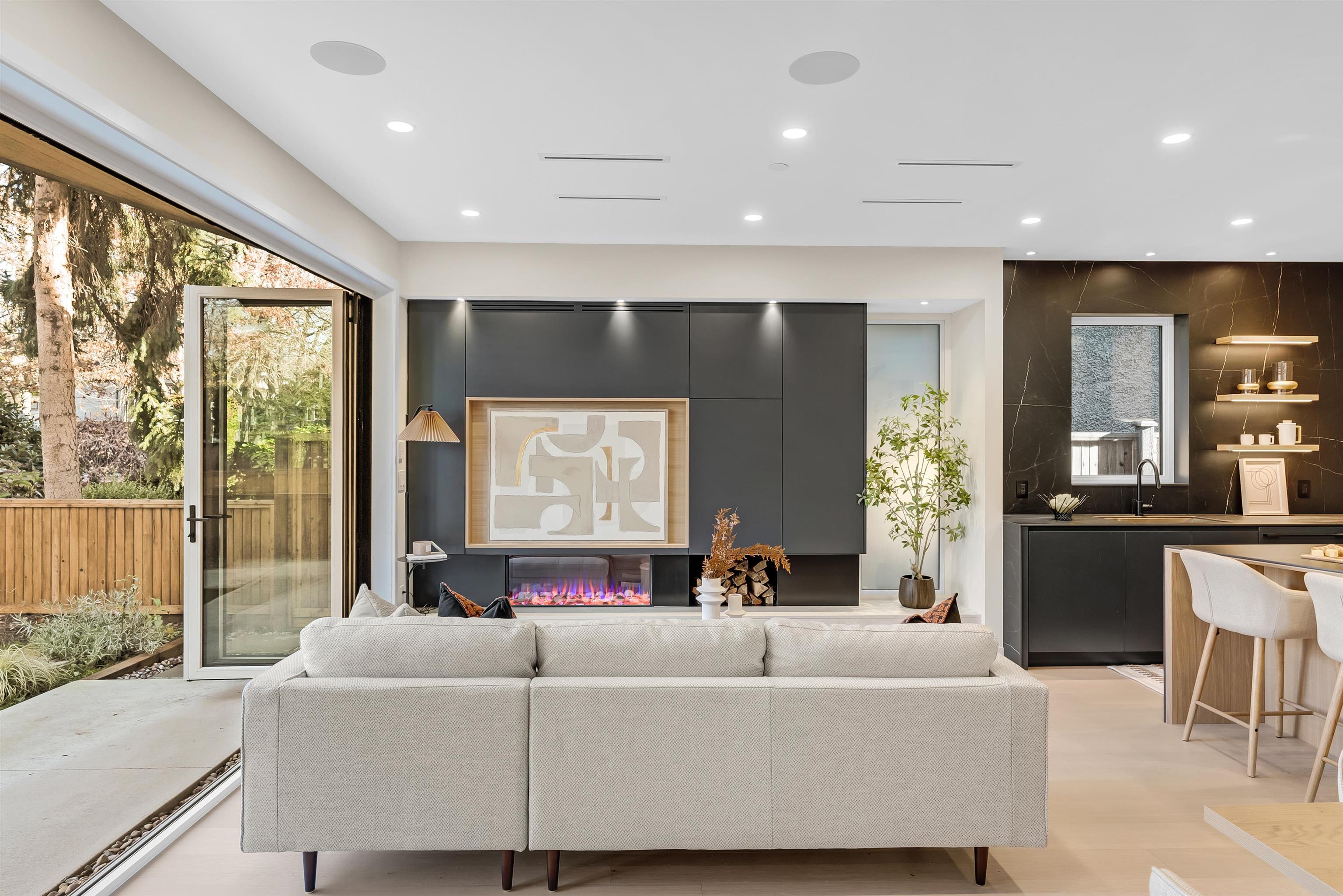 2 2764 W 14TH AVENUE Unit: 2