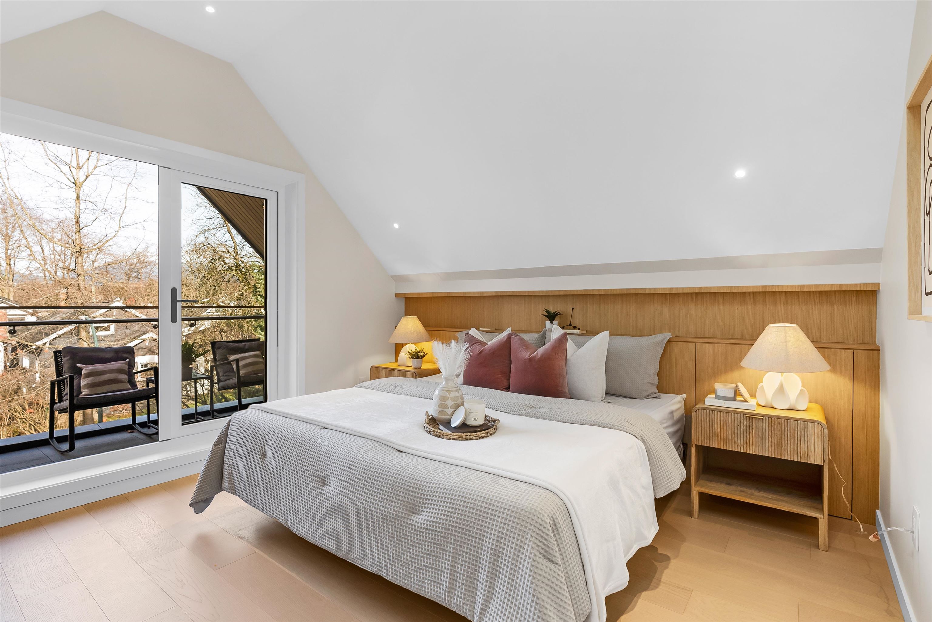 2 2764 W 14TH AVENUE Unit: 2