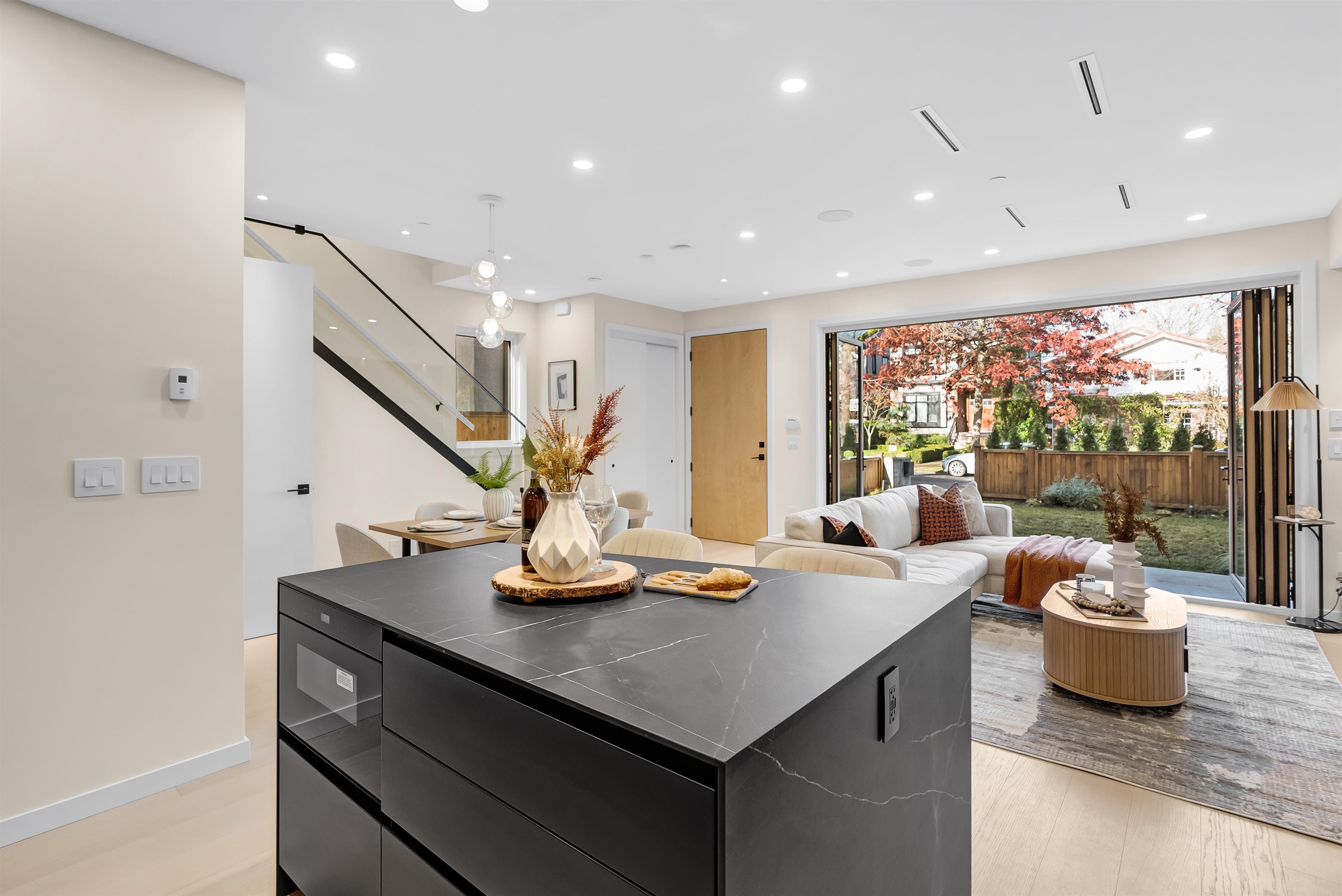 2 2764 W 14TH AVENUE Unit: 2