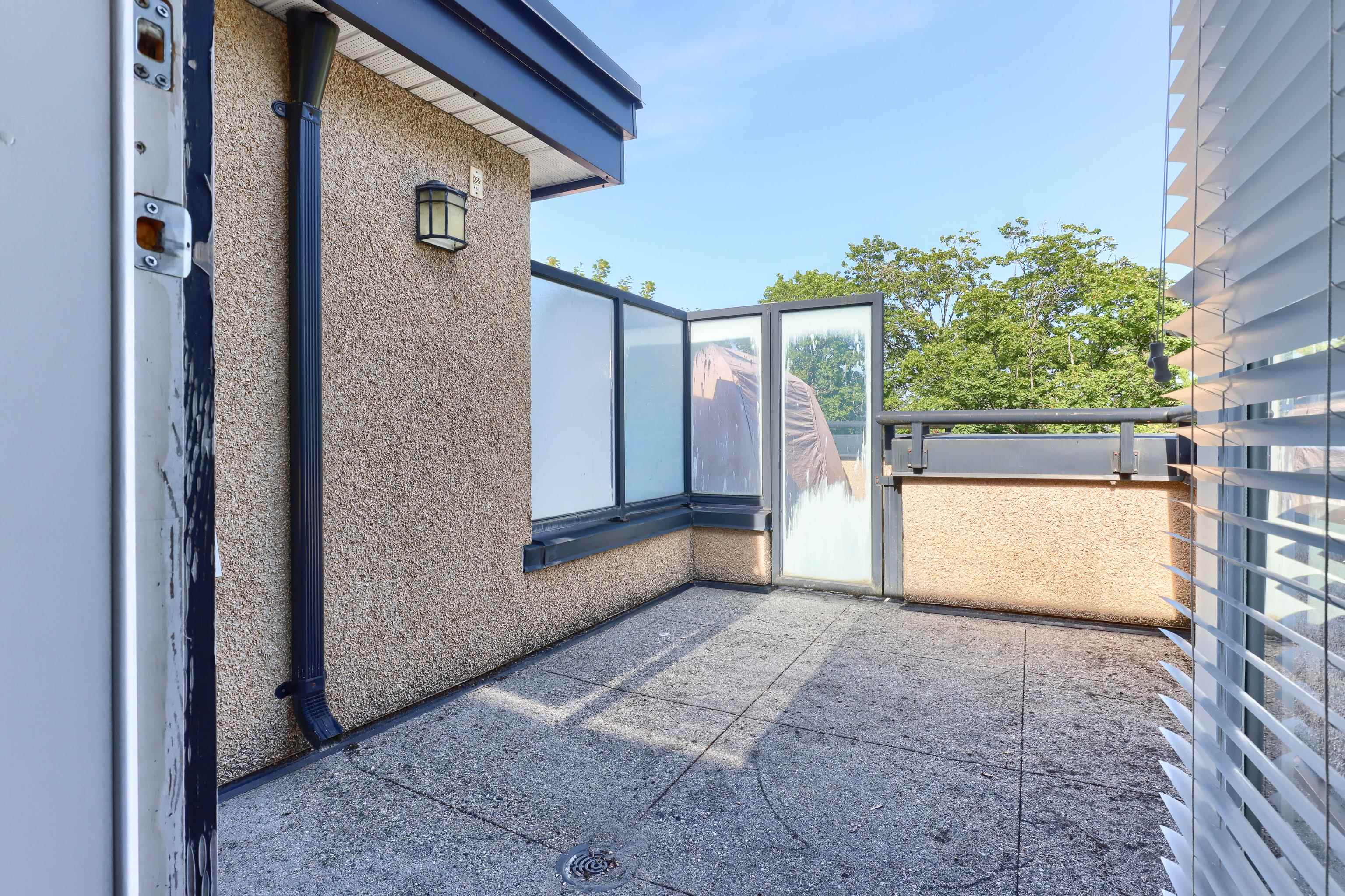 31 1863 WESBROOK MALL Unit: 31