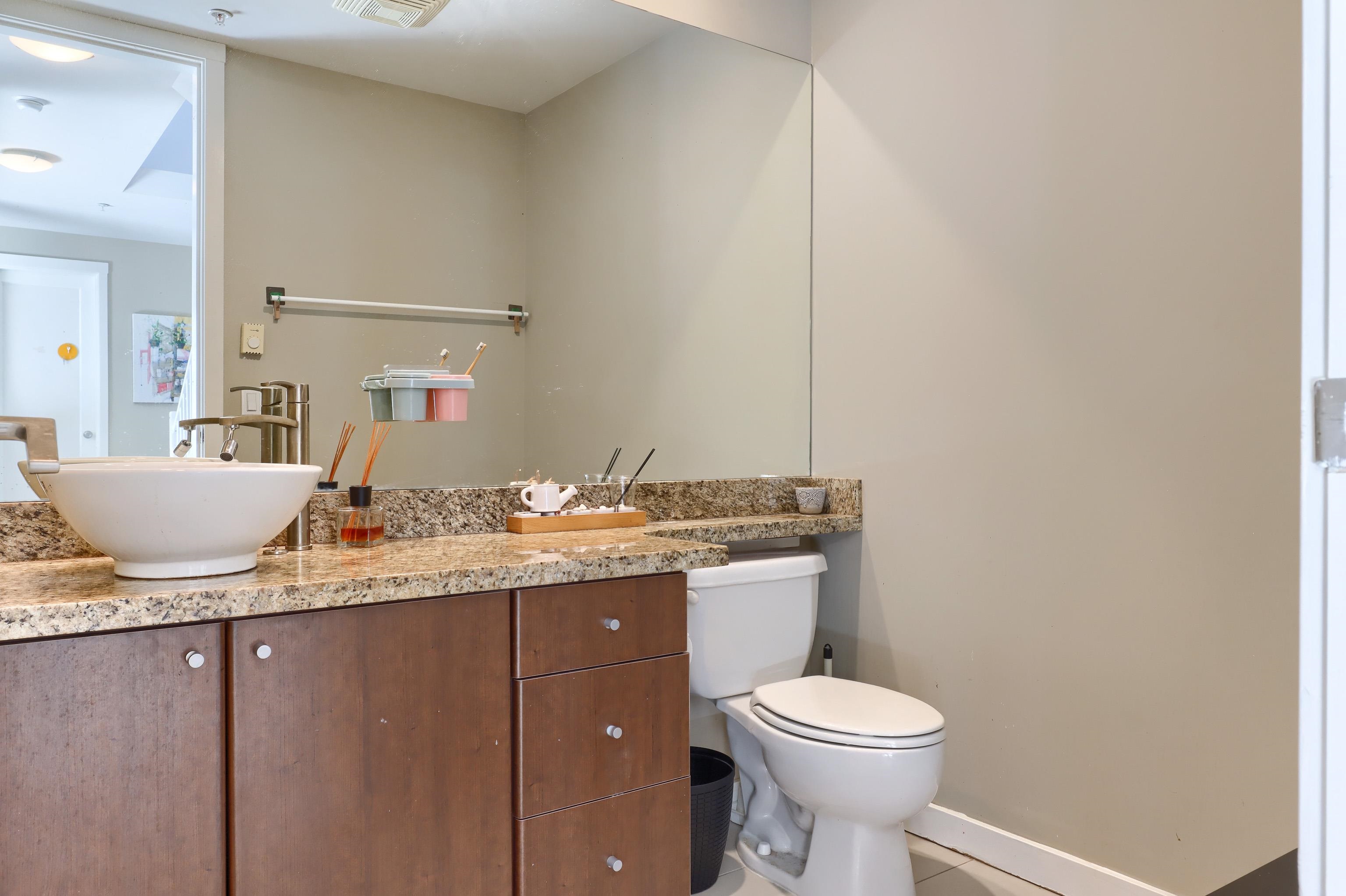 31 1863 WESBROOK MALL Unit: 31