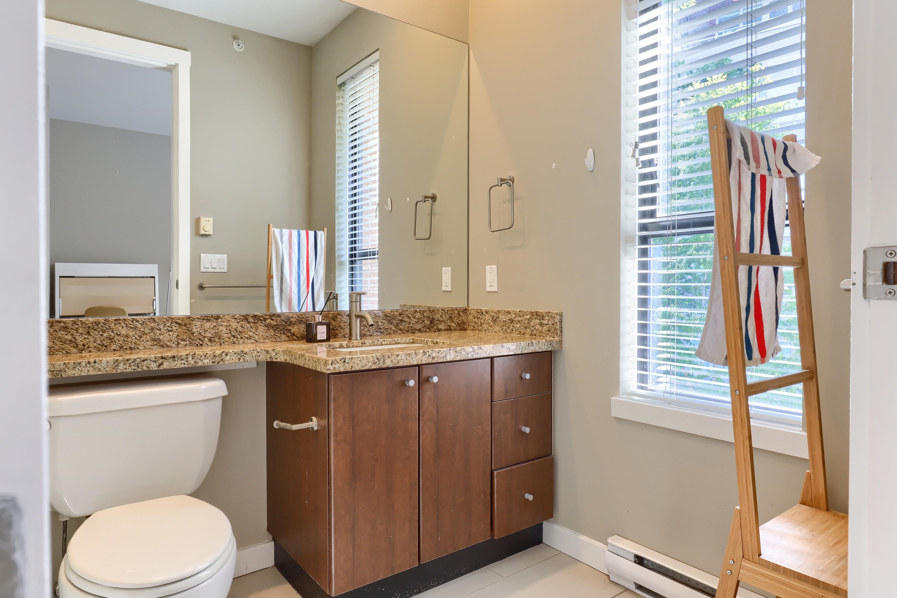 31 1863 WESBROOK MALL Unit: 31