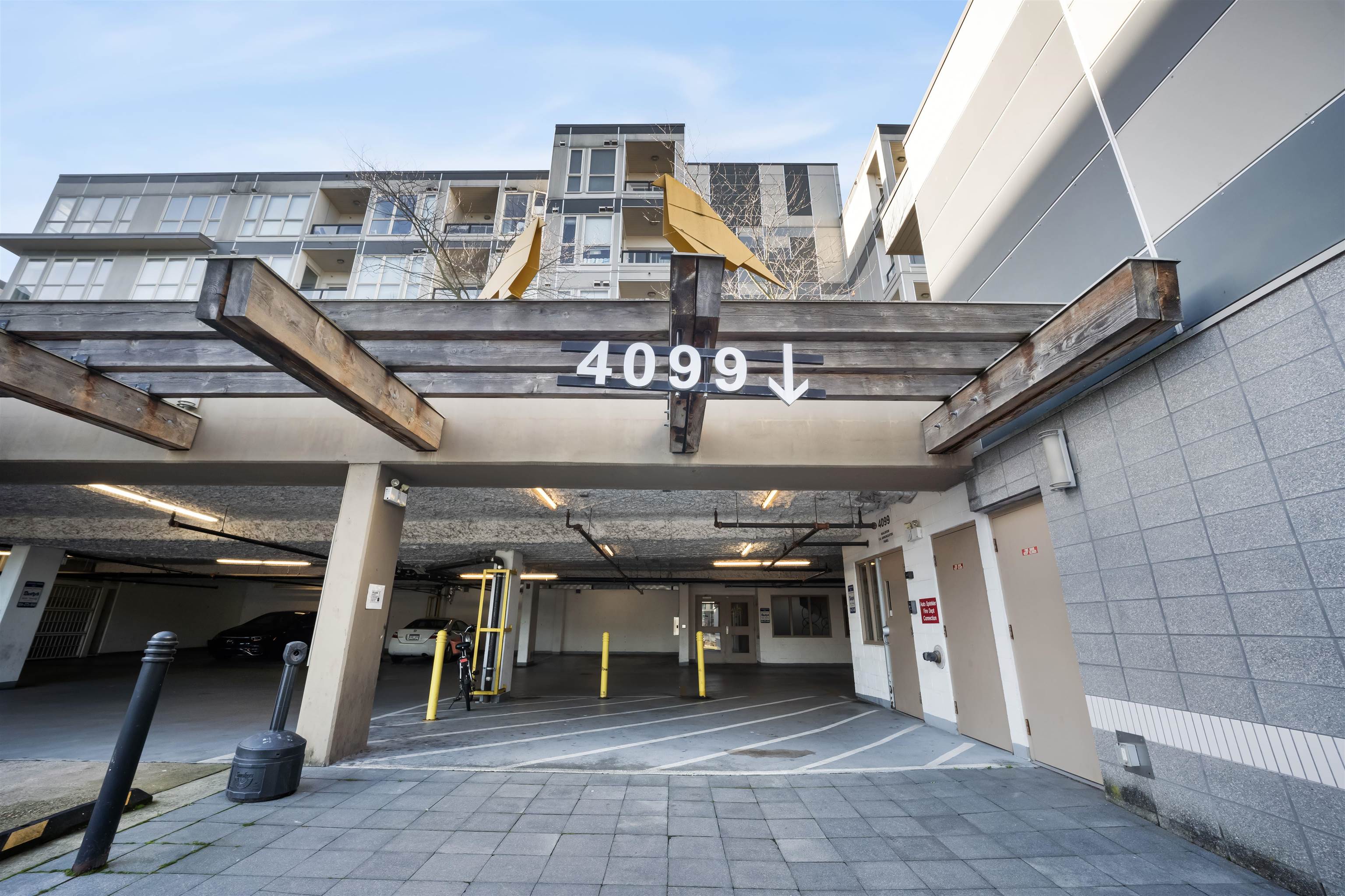 672 4099 STOLBERG STREET Unit: 672