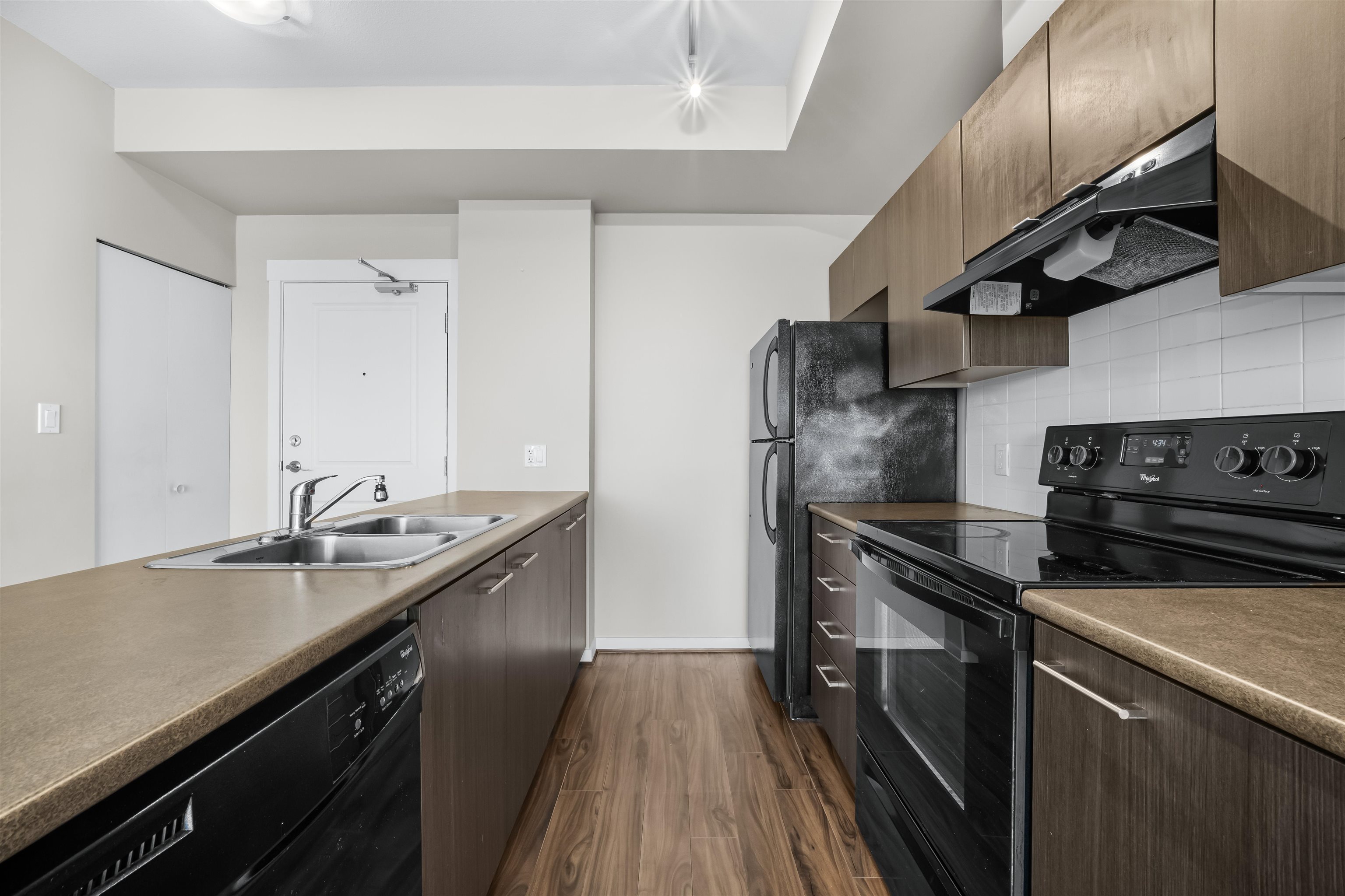 672 4099 STOLBERG STREET Unit: 672
